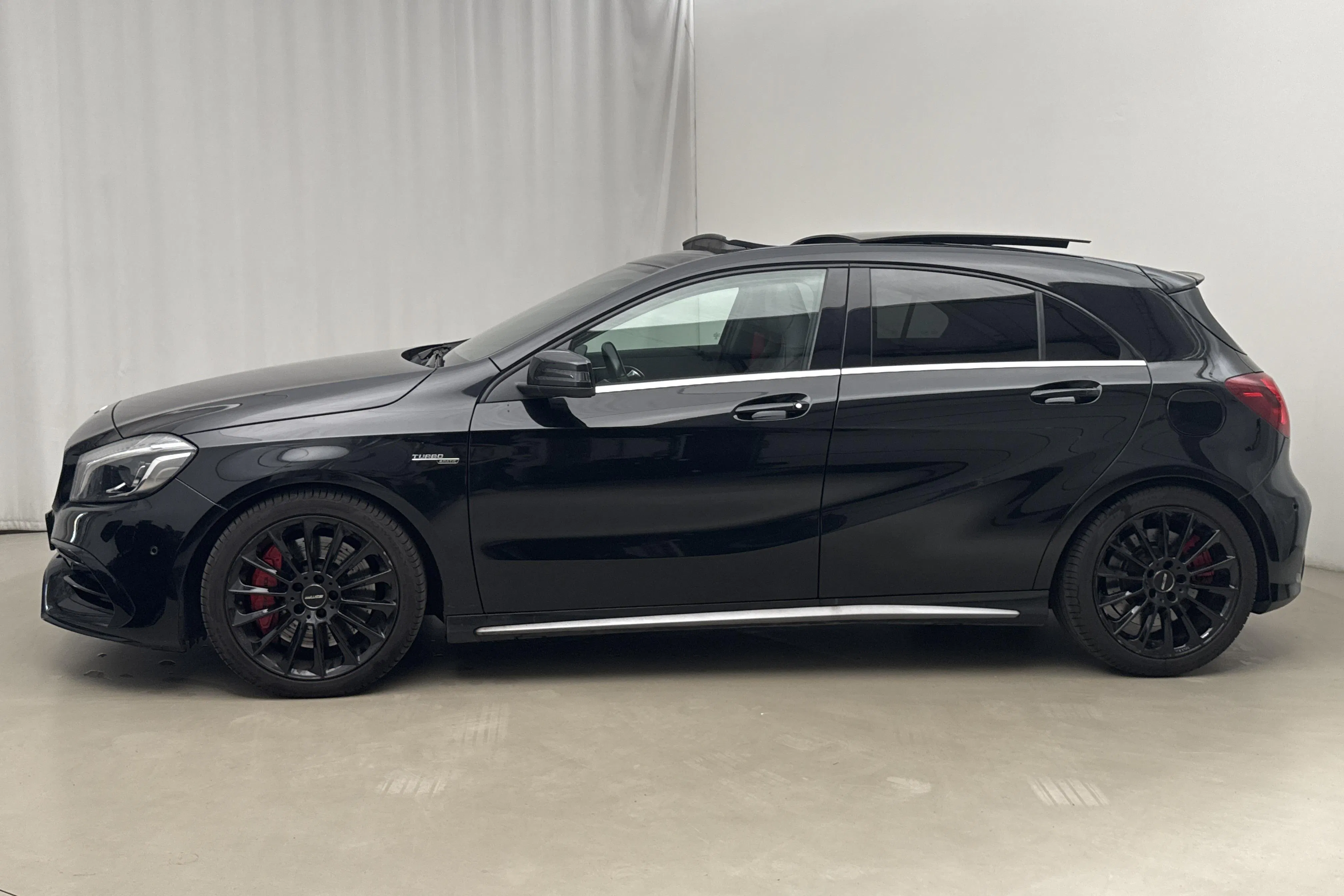 Presentationsfoto 2 av 24: Mercedes A 45 AMG 4MATIC W176 (381hk) - 8 459 mil - Automat - svart - 2018