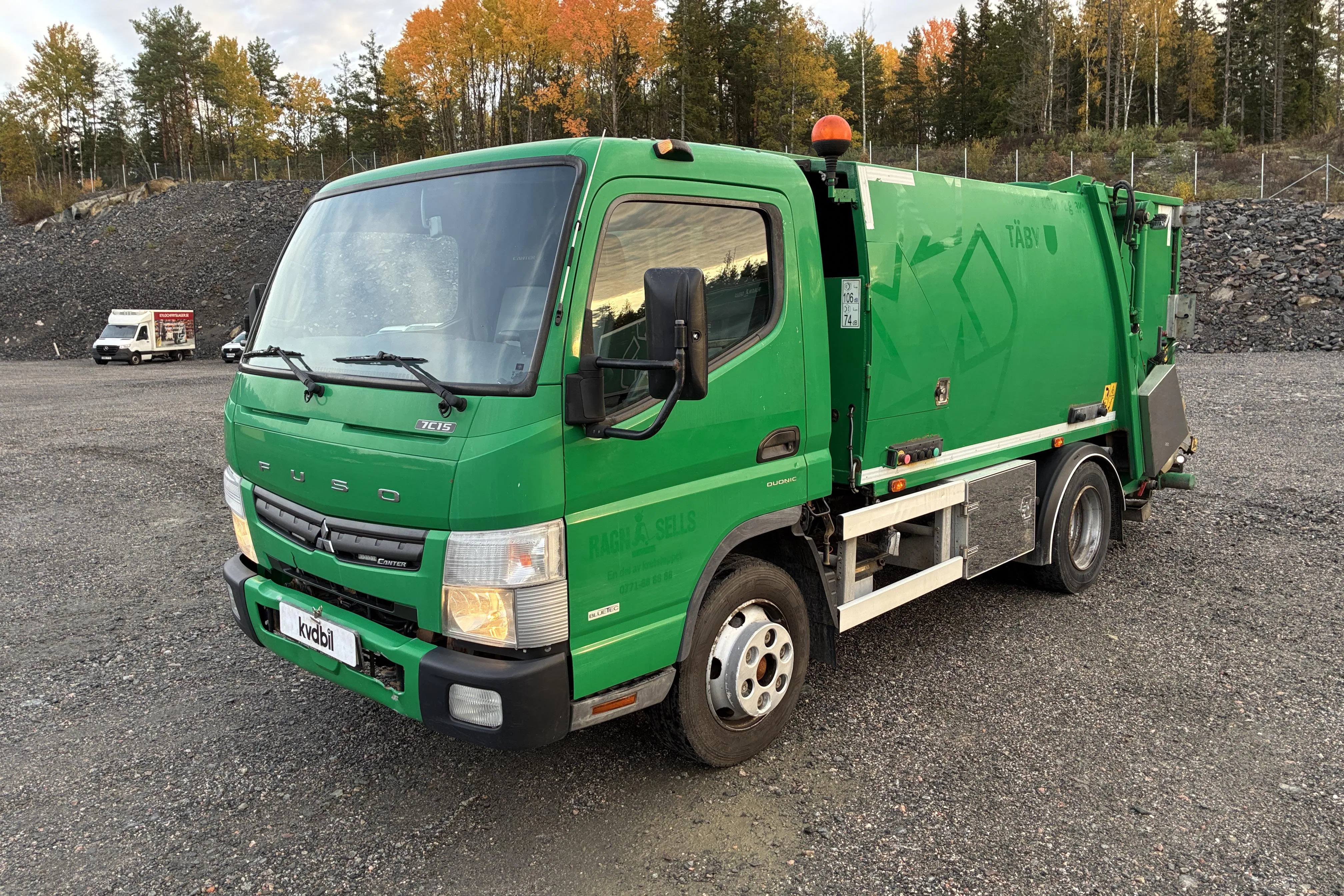 Presentation photo 1 of 90: FUSO NMT Baklastare - 157 090 km - Automatic - green - 2015