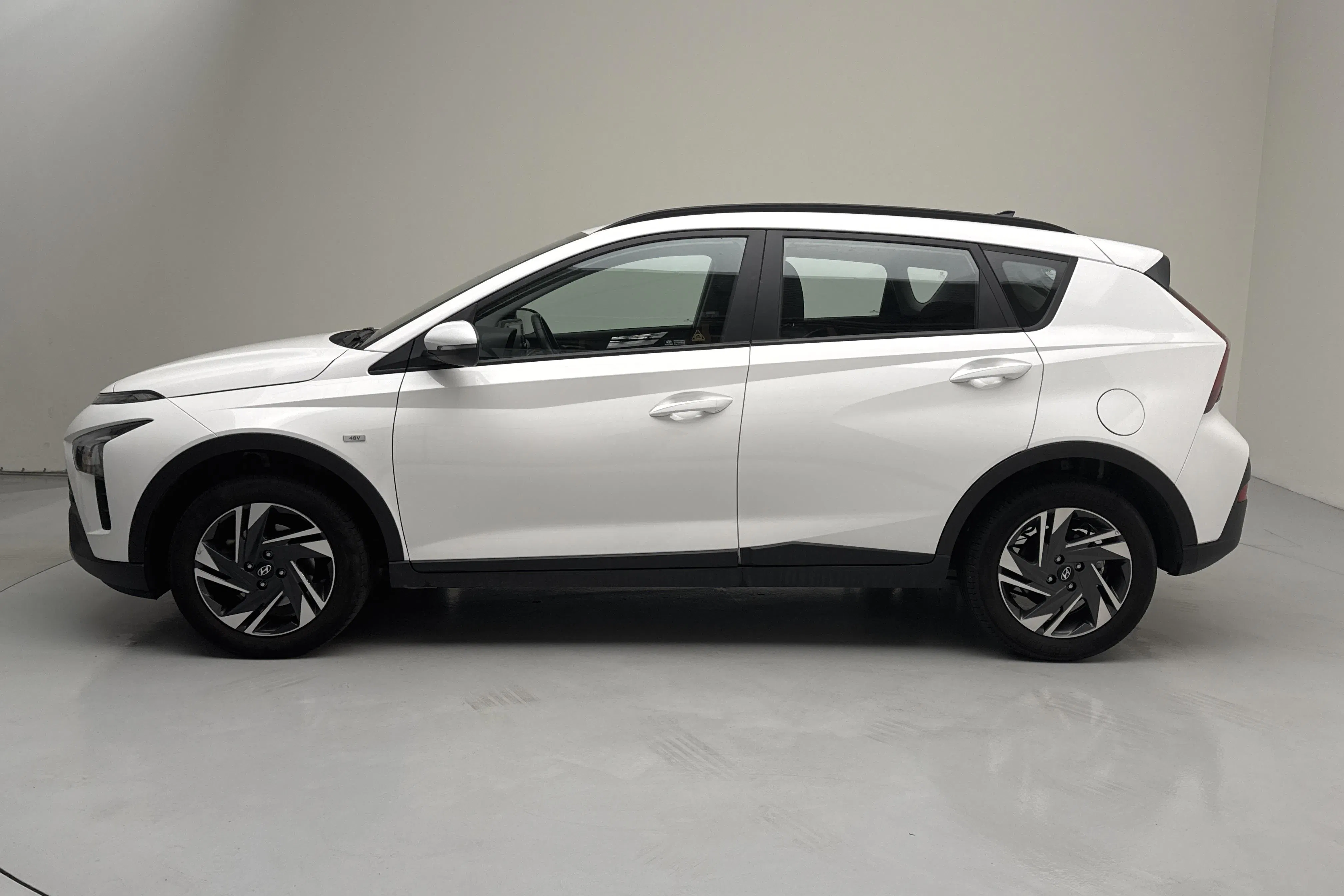 Presentation photo 2 of 13: Hyundai Bayon 1.0 T-GDi (100hk) - 51 630 km - Automatic - white - 2023