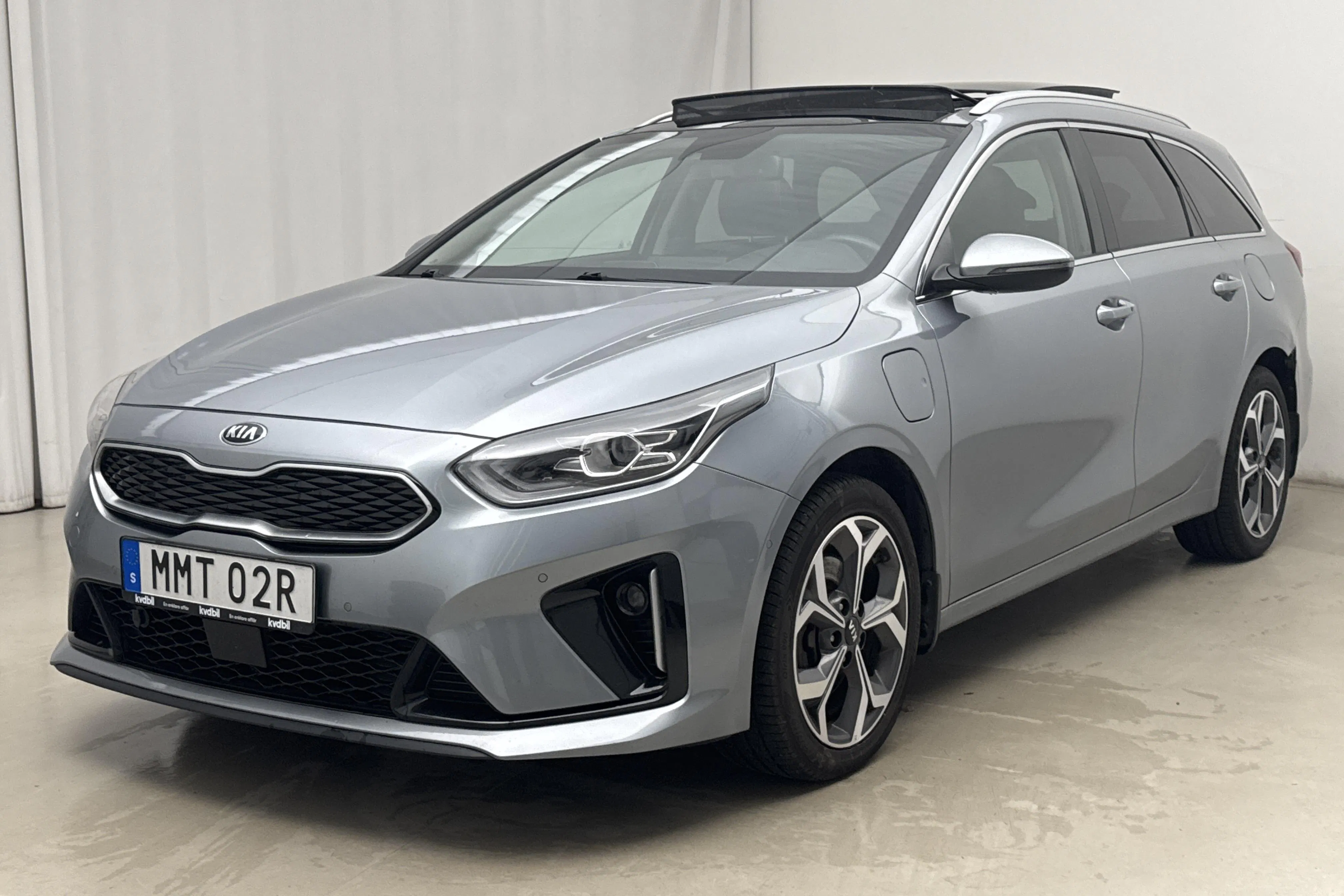 Presentation photo 1 of 23: KIA Ceed 1.6 Plug-in Hybrid SW (141hk) - 68 450 km - Automatic - gray - 2021
