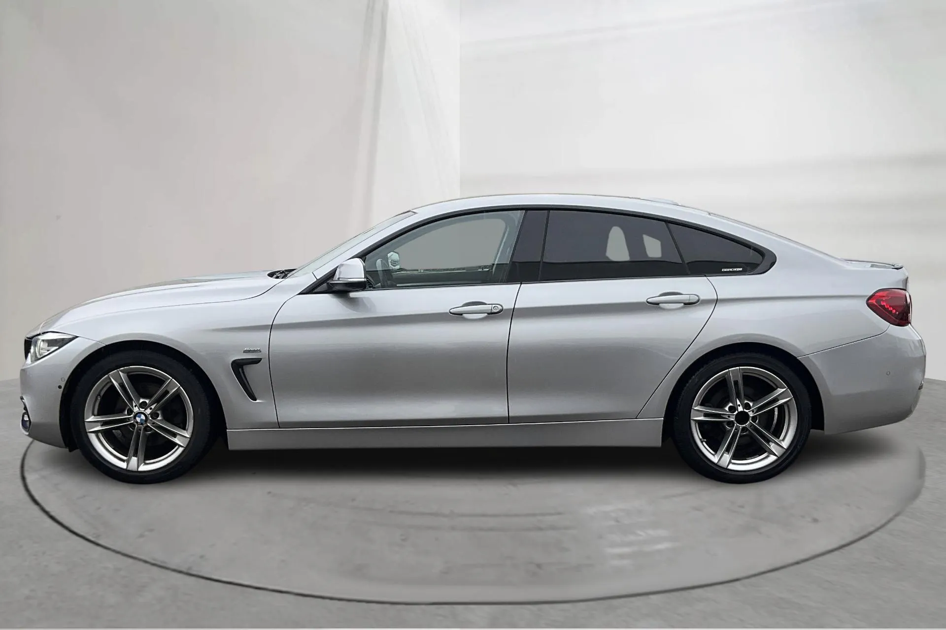 Presentationsfoto 2 av 16: BMW 420d Gran Coupé, F36 (190hk) - 14 812 mil - Automat - silver - 2018