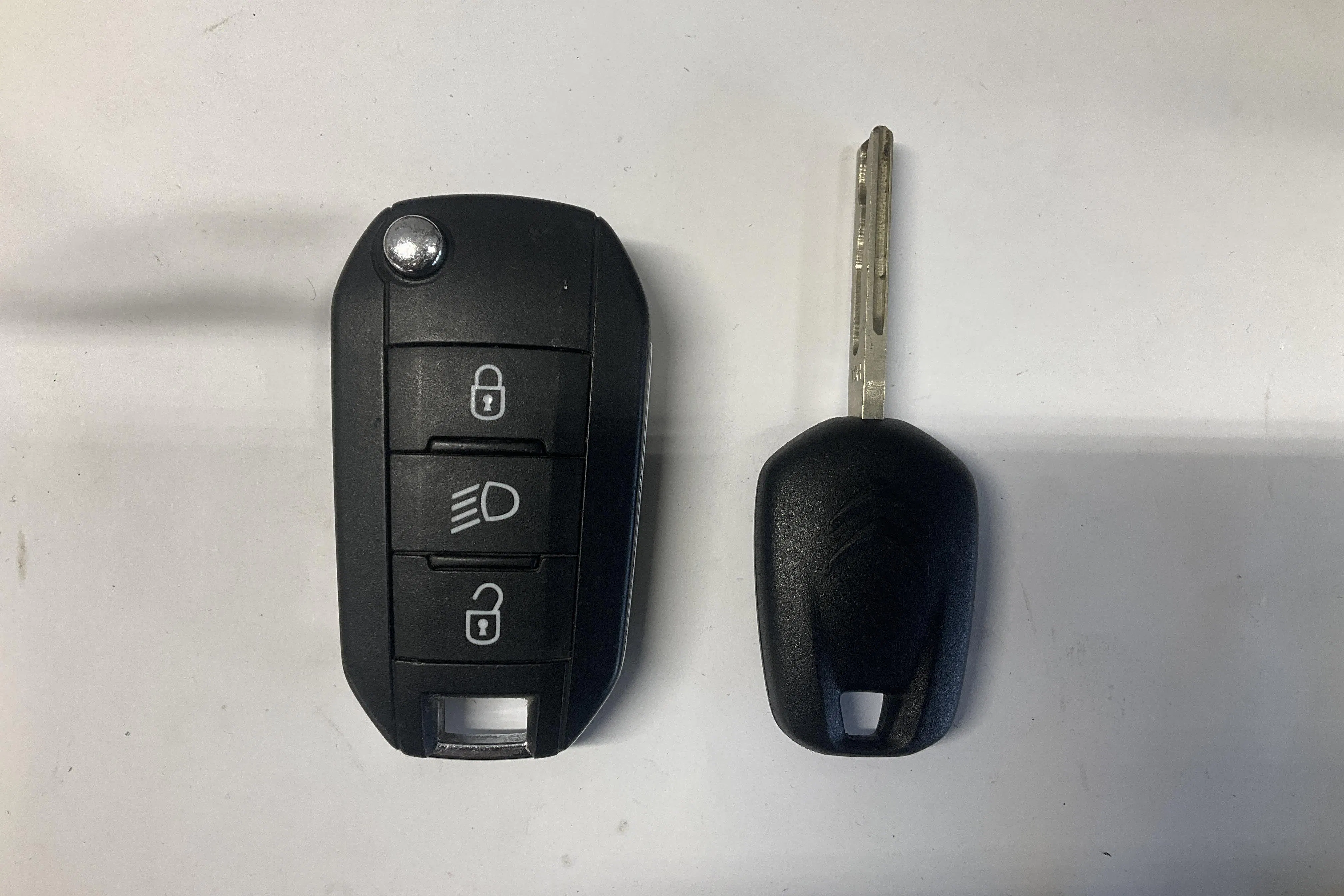 Presentation photo 13 of 13: Citroën C3 PureTech (82hk) - 65 230 km - Manual - red - 2017