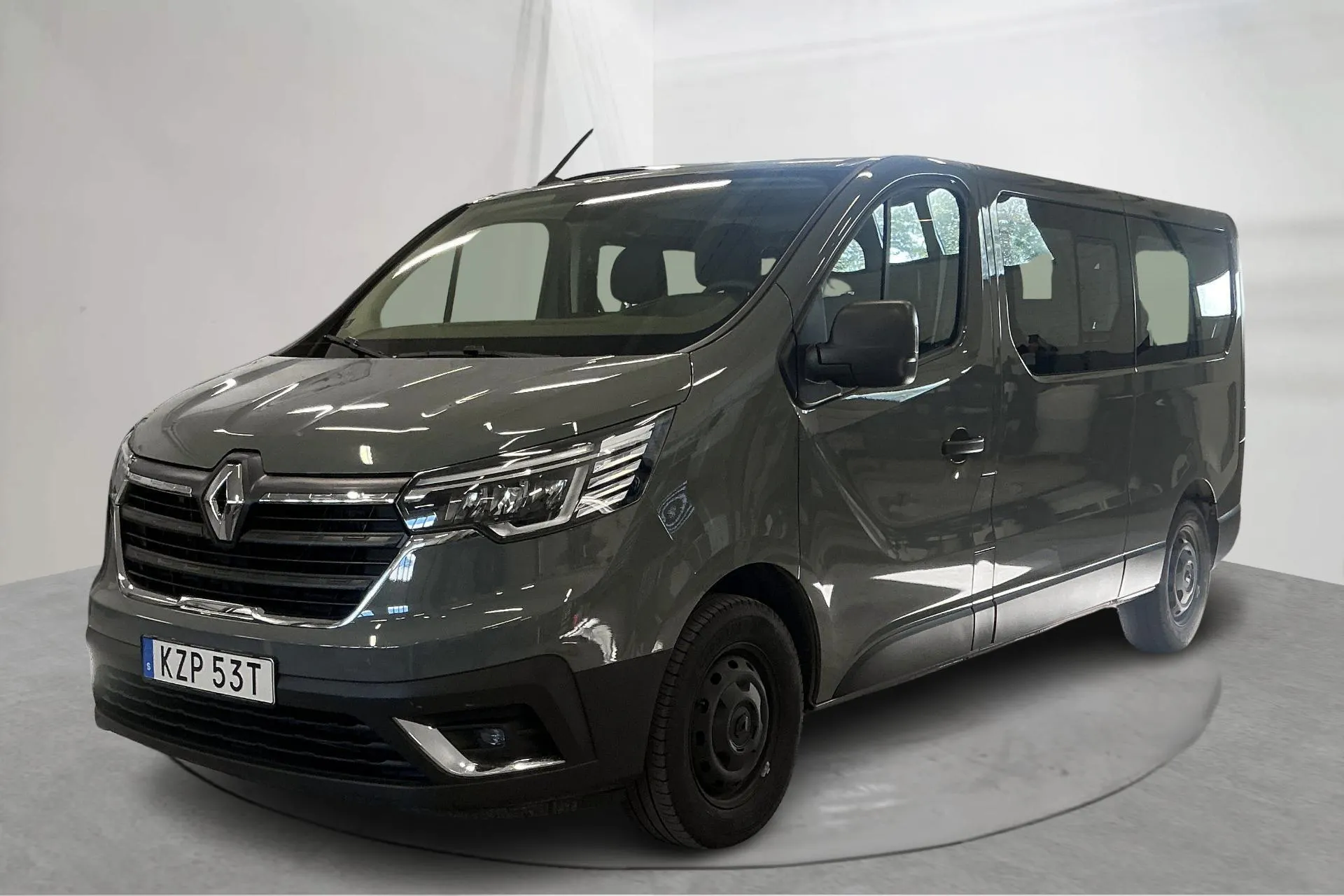 Presentationsfoto 1 av 13: Renault Trafic 2.0 dCi Skåp (150hk) - 6 013 mil - Manuell - grå - 2024