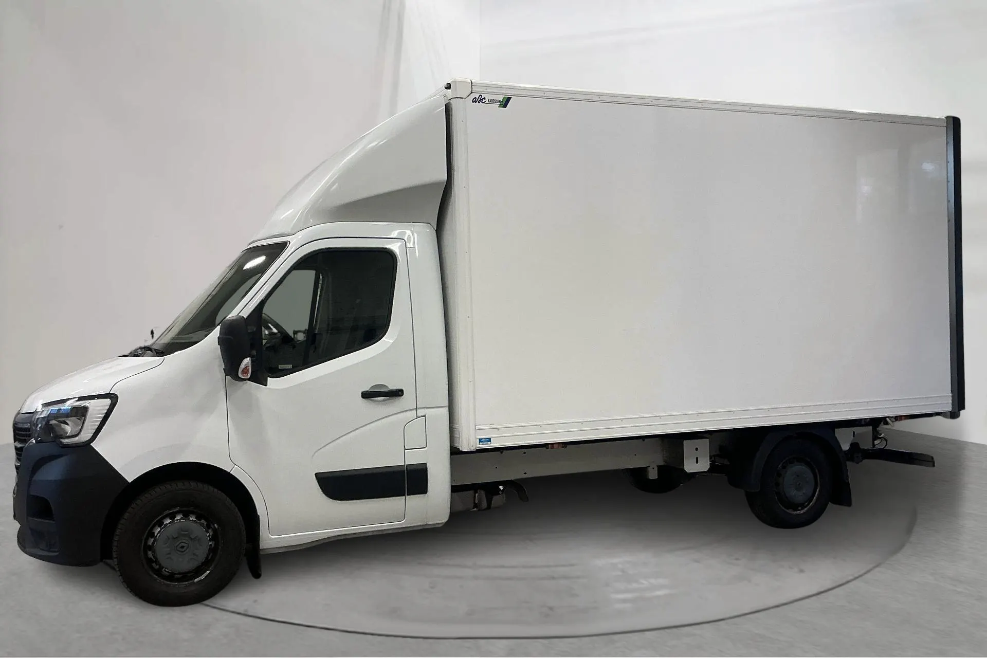 Presentation photo 2 of 12: Renault Master 2.3 dCi Volymskåp FWD (145hk) - 131 490 km - Manual - white - 2023