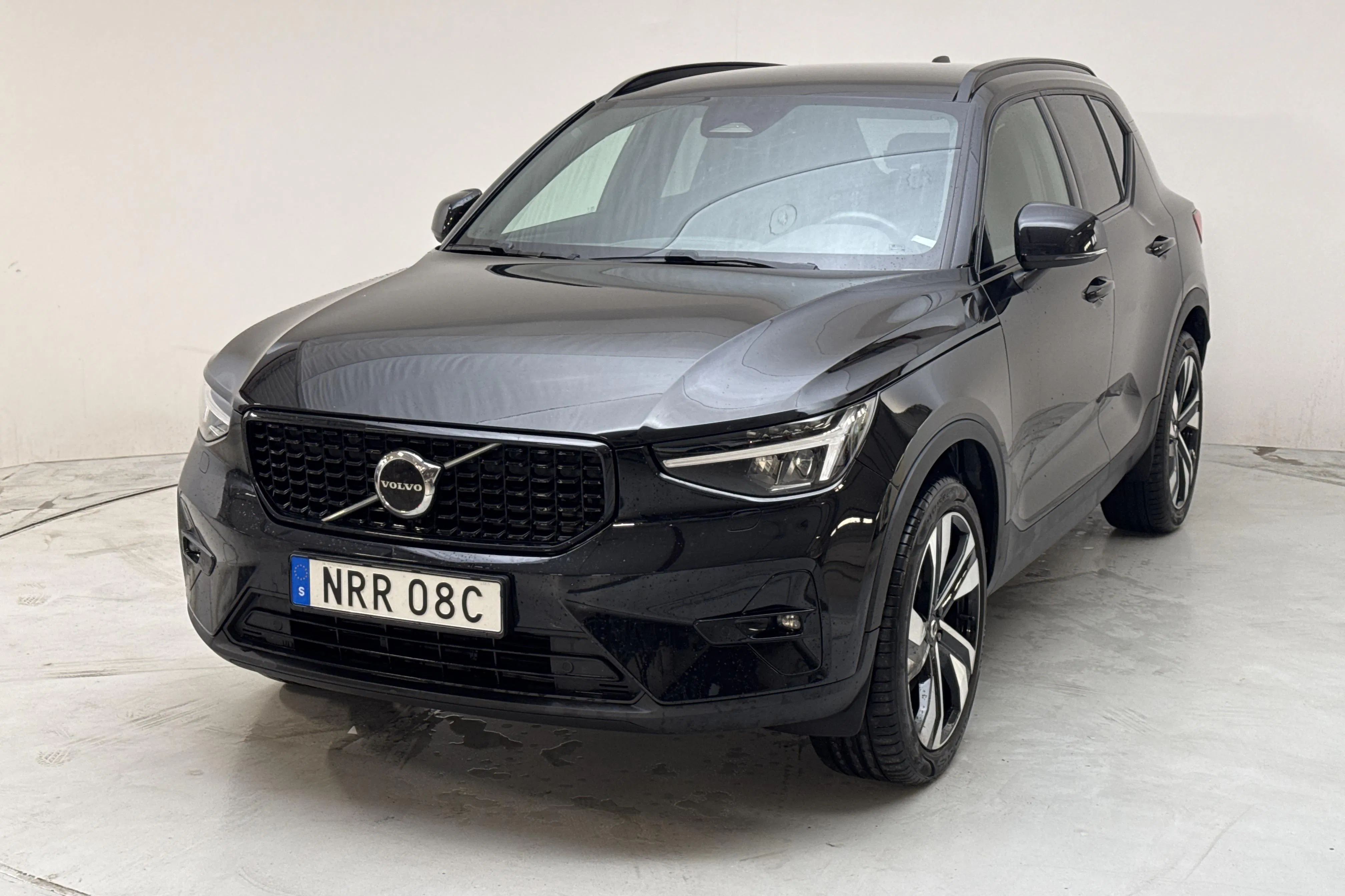 Presentation photo 1 of 15: Volvo XC40 B3 2WD (163hk) - 49 220 km - Automatic - black - 2024