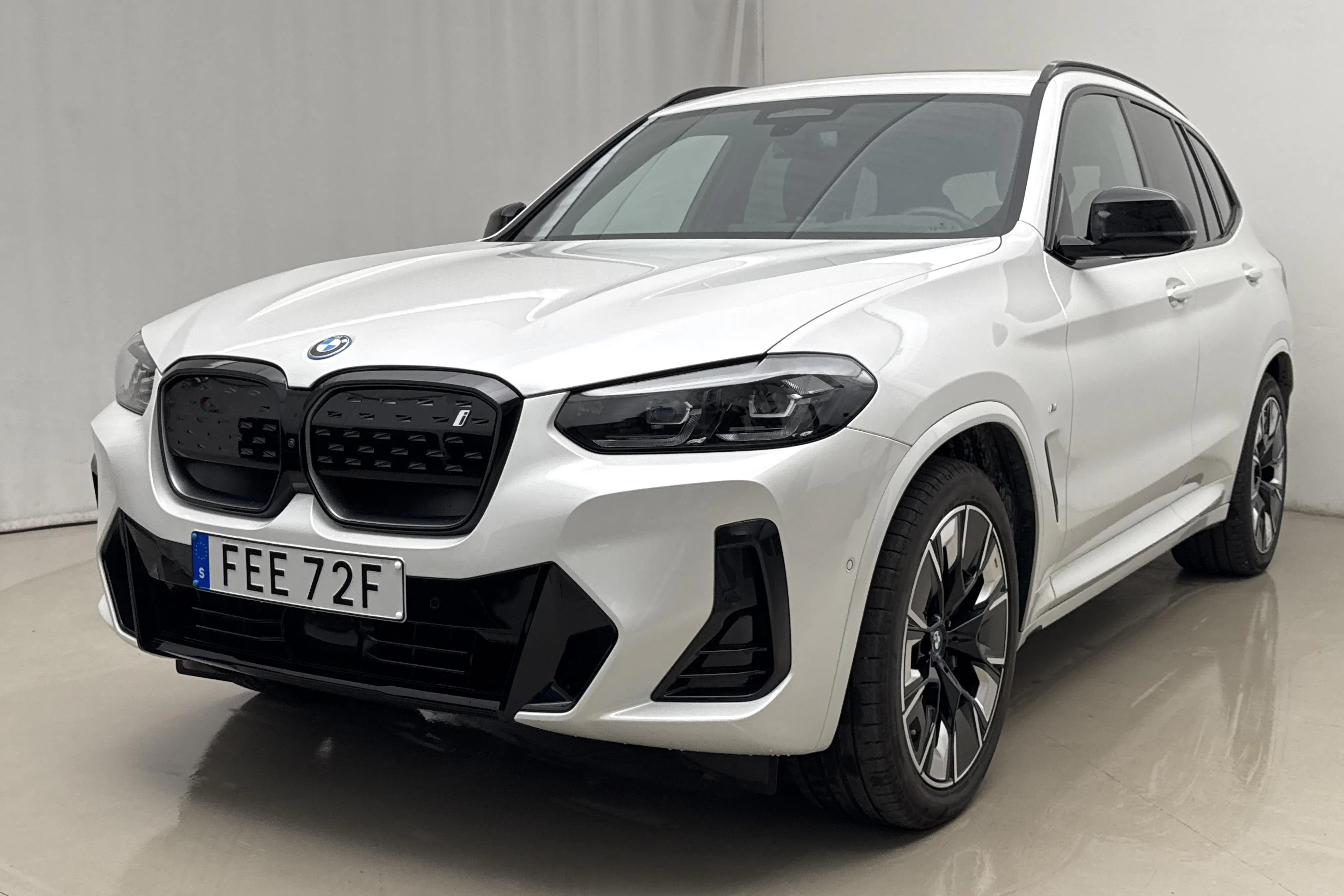 Presentation photo 1 of 25: BMW iX3 LCI, G08 (286hk) - 16 630 km - Automatic - white - 2024