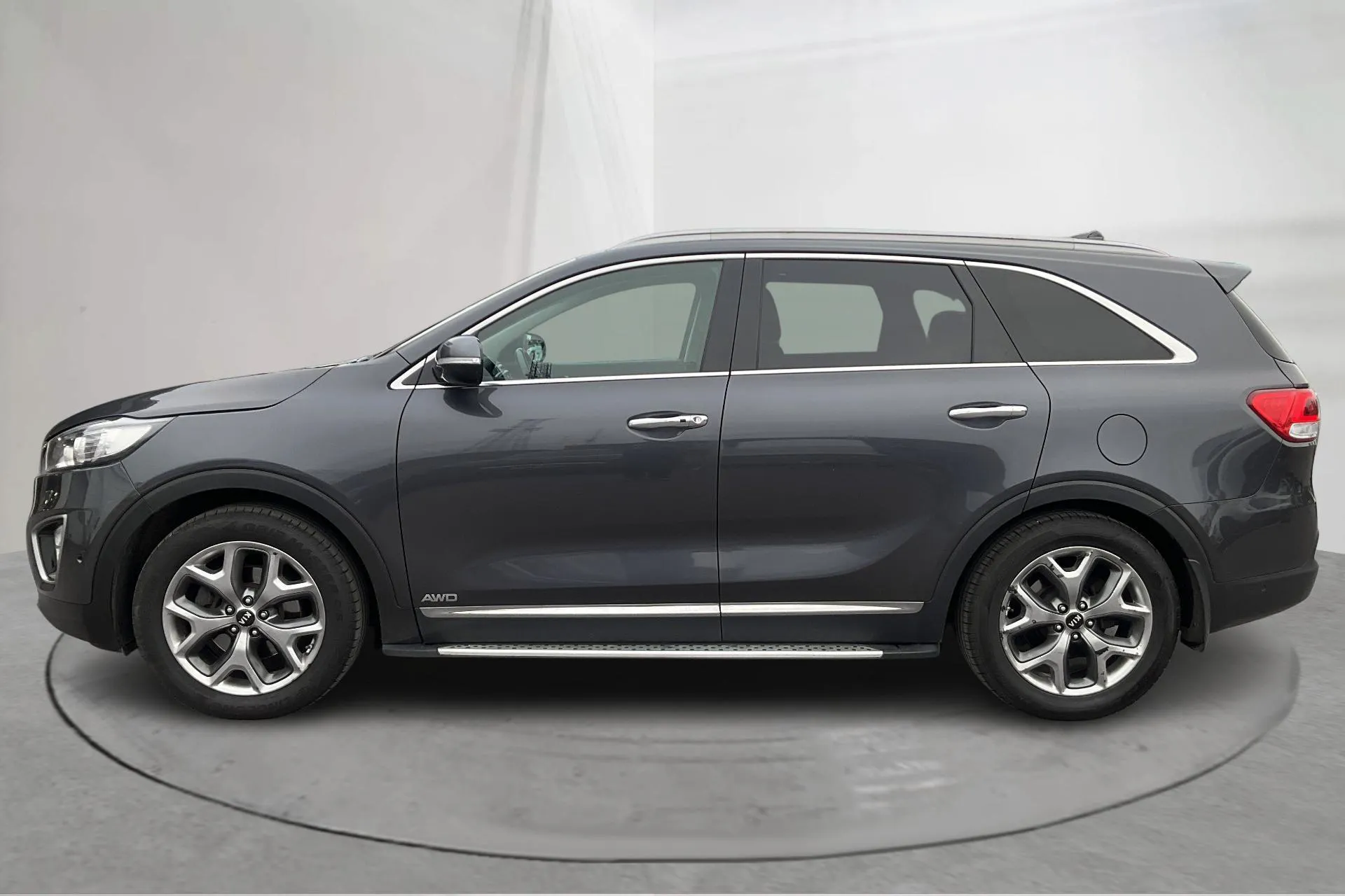 Presentationsfoto 2 av 21: KIA Sorento 2.2 CRDi (200hk) - 19 257 mil - Automat - grå - 2016