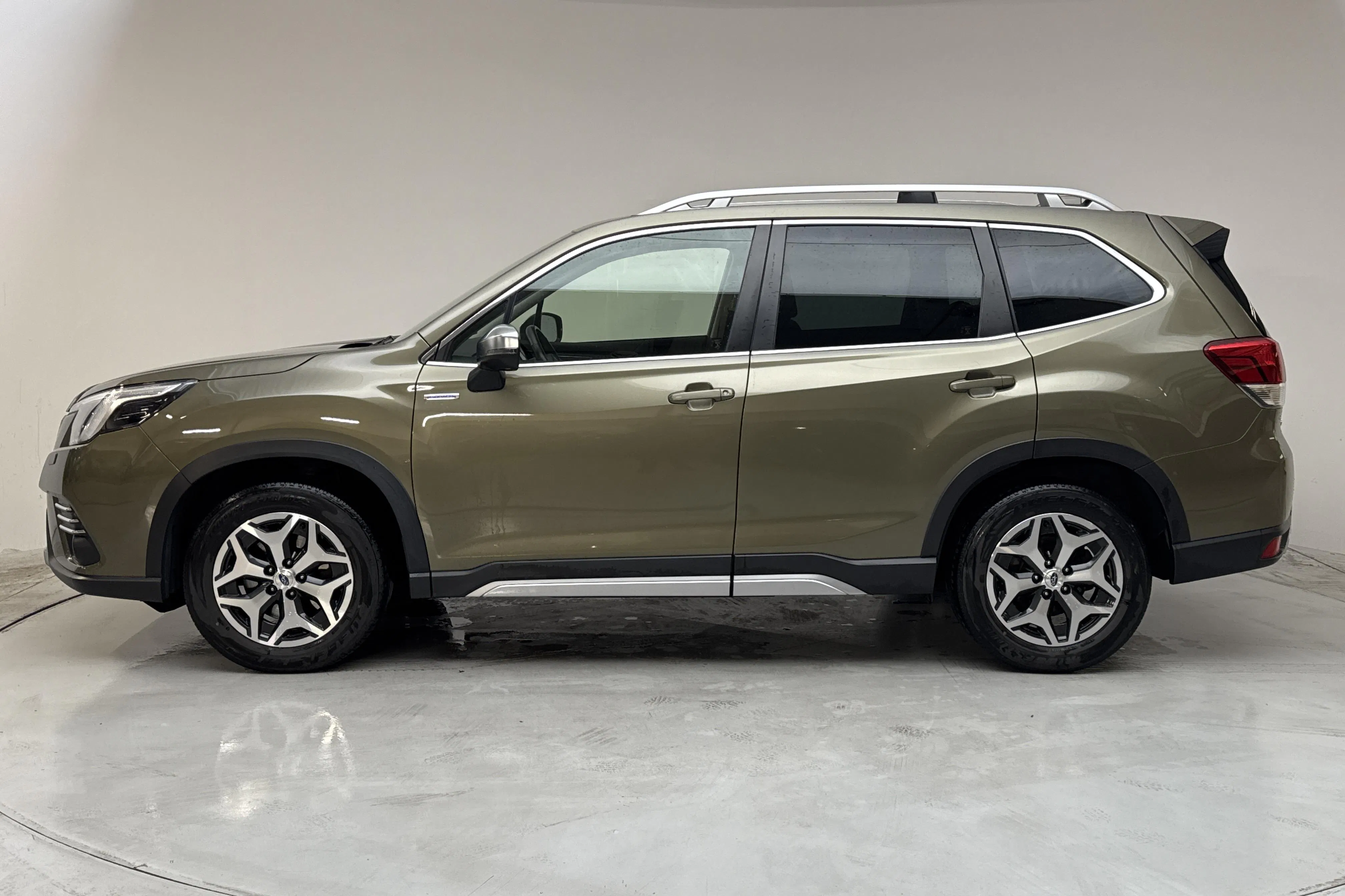 Presentation photo 2 of 14: Subaru Forester e-Boxer 2.0i AWD (150hk) - 75 810 km - Automatic - green - 2022