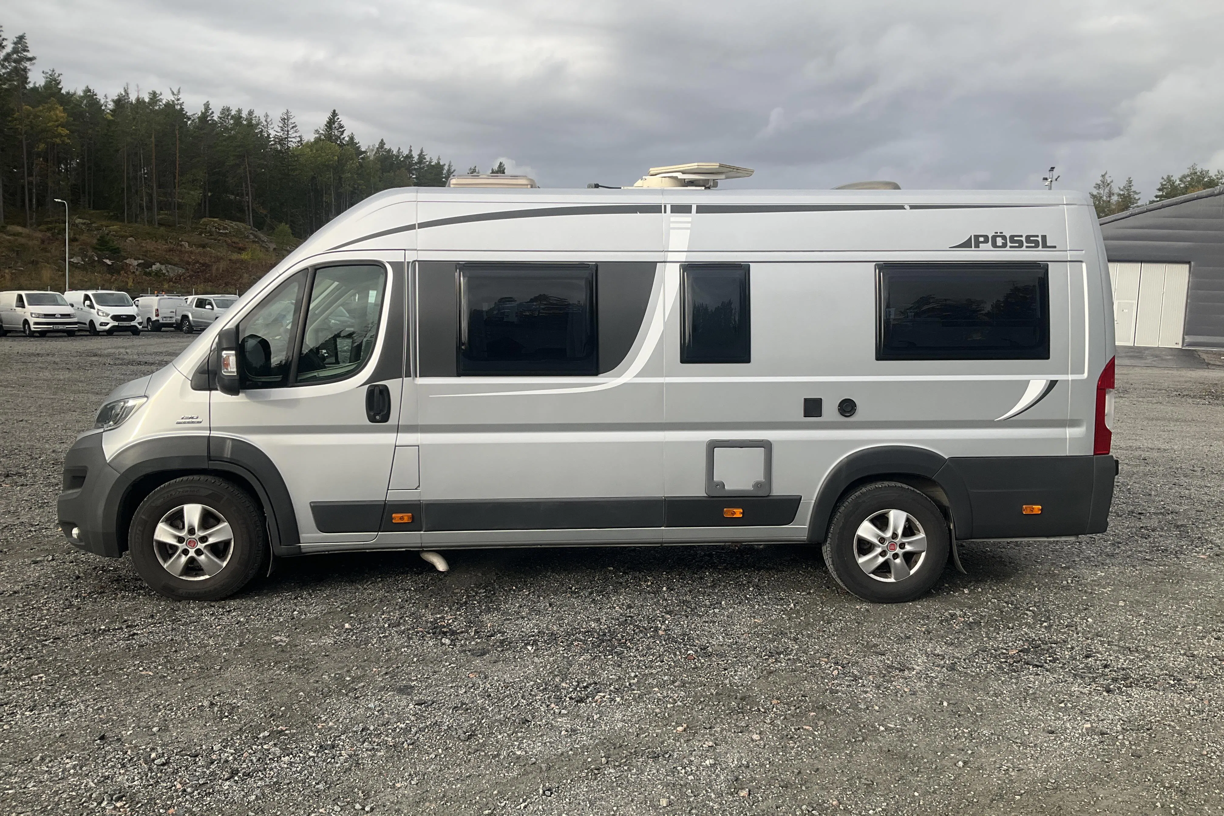 Presentationsfoto 2 av 48: PÖSSL ROAD CRUISER 640 Campingbil - 7 481 mil - Manuell - silver - 2016