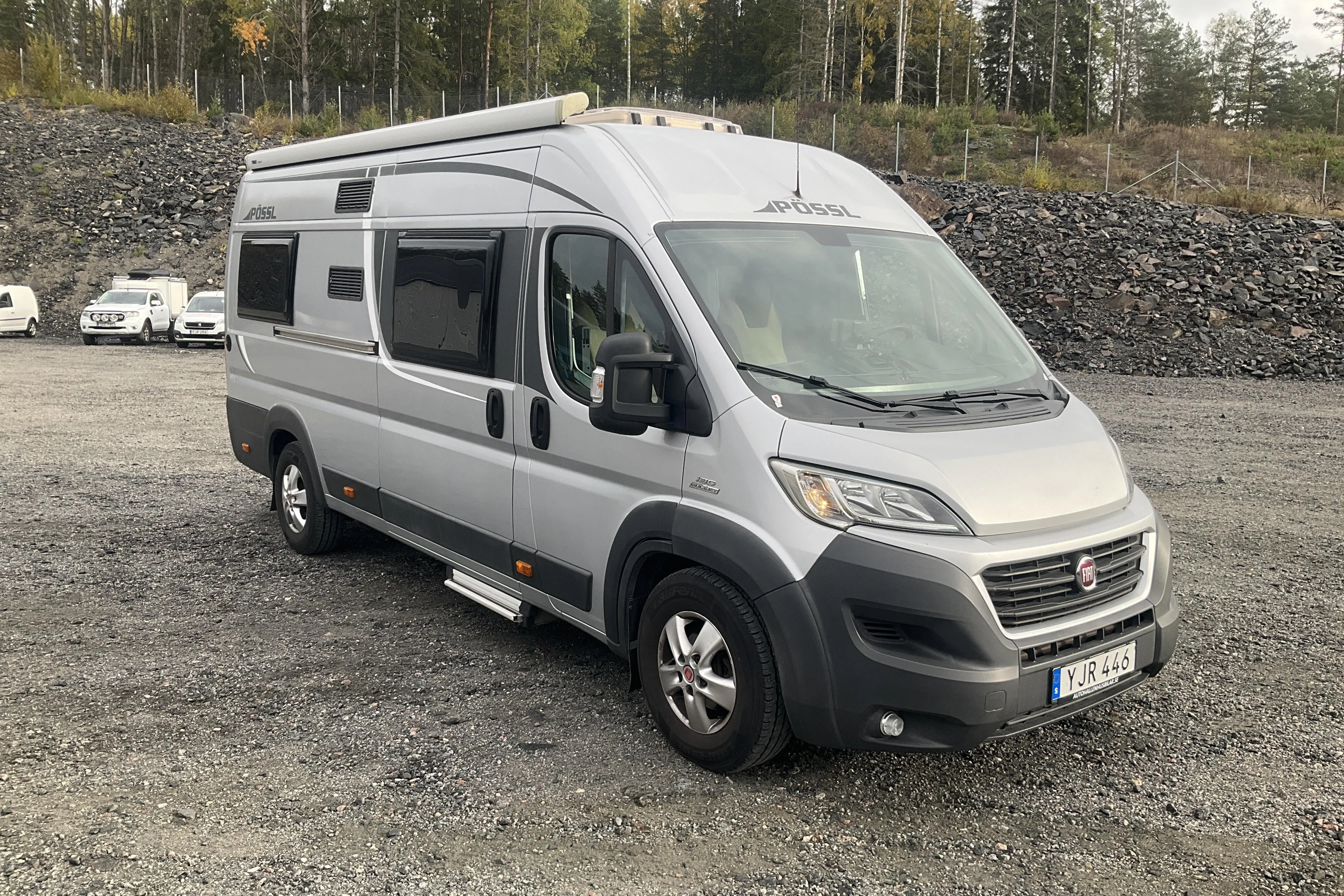 Presentationsfoto 1 av 48: PÖSSL ROAD CRUISER 640 Campingbil - 7 481 mil - Manuell - silver - 2016