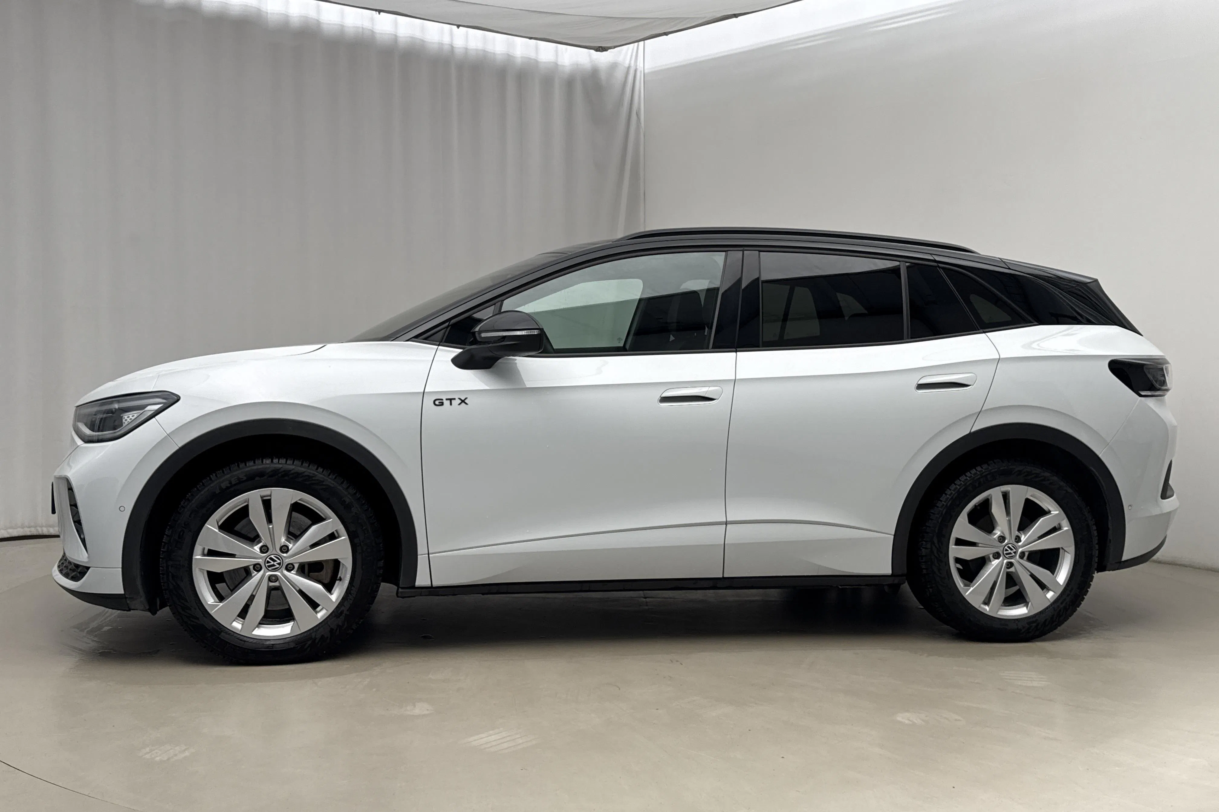 Presentationsfoto 2 av 23: VW ID.4 GTX 77kWh AWD (299hk) - 5 208 mil - Automat - vit - 2023