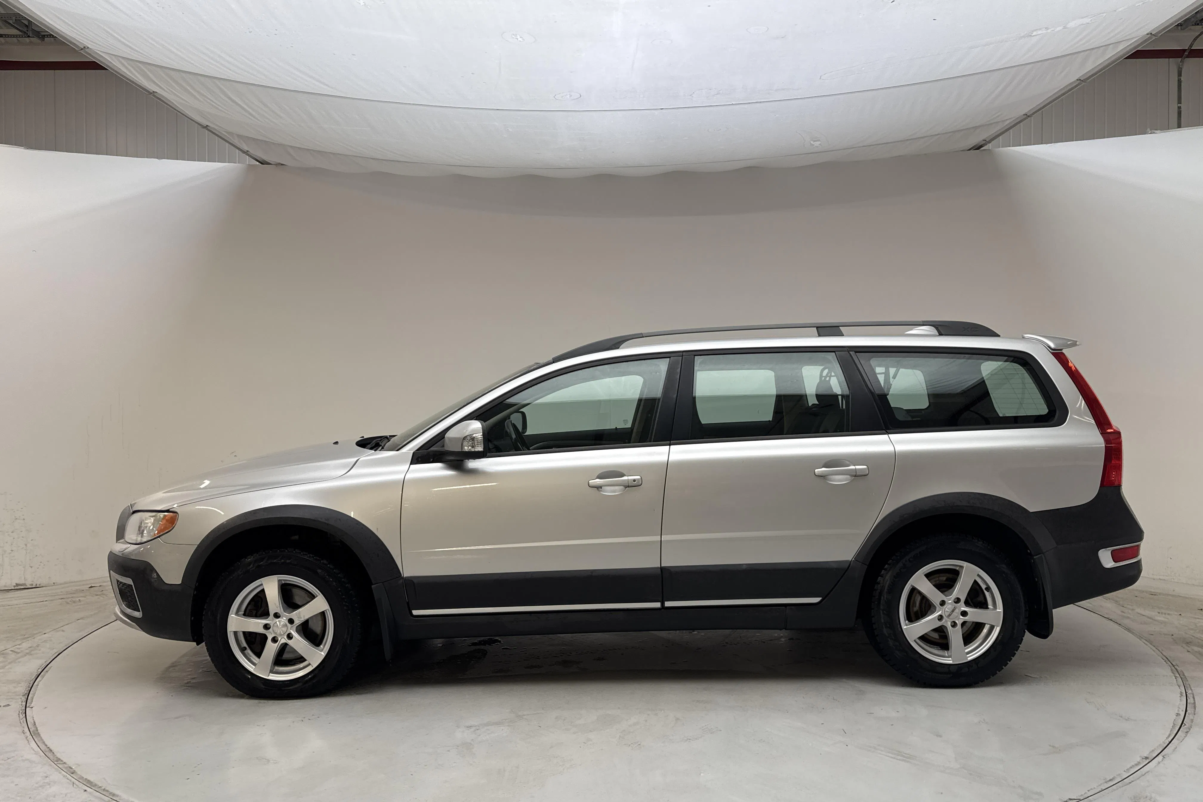 Presentation photo 2 of 11: Volvo XC70 II D5 AWD (185hk) - 262 990 km - Automatic - light grey - 2009