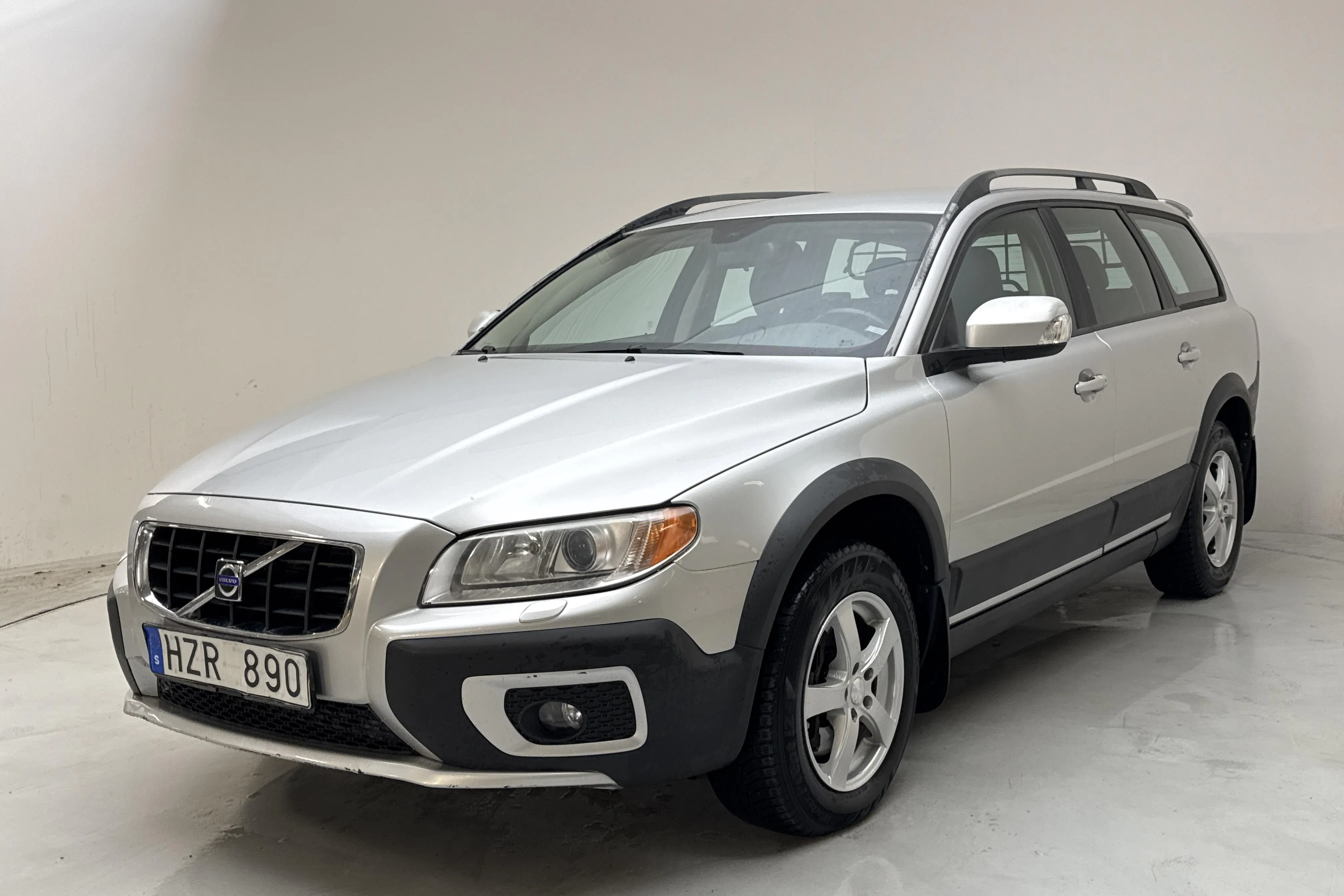Presentation photo 1 of 11: Volvo XC70 II D5 AWD (185hk) - 262 990 km - Automatic - light grey - 2009