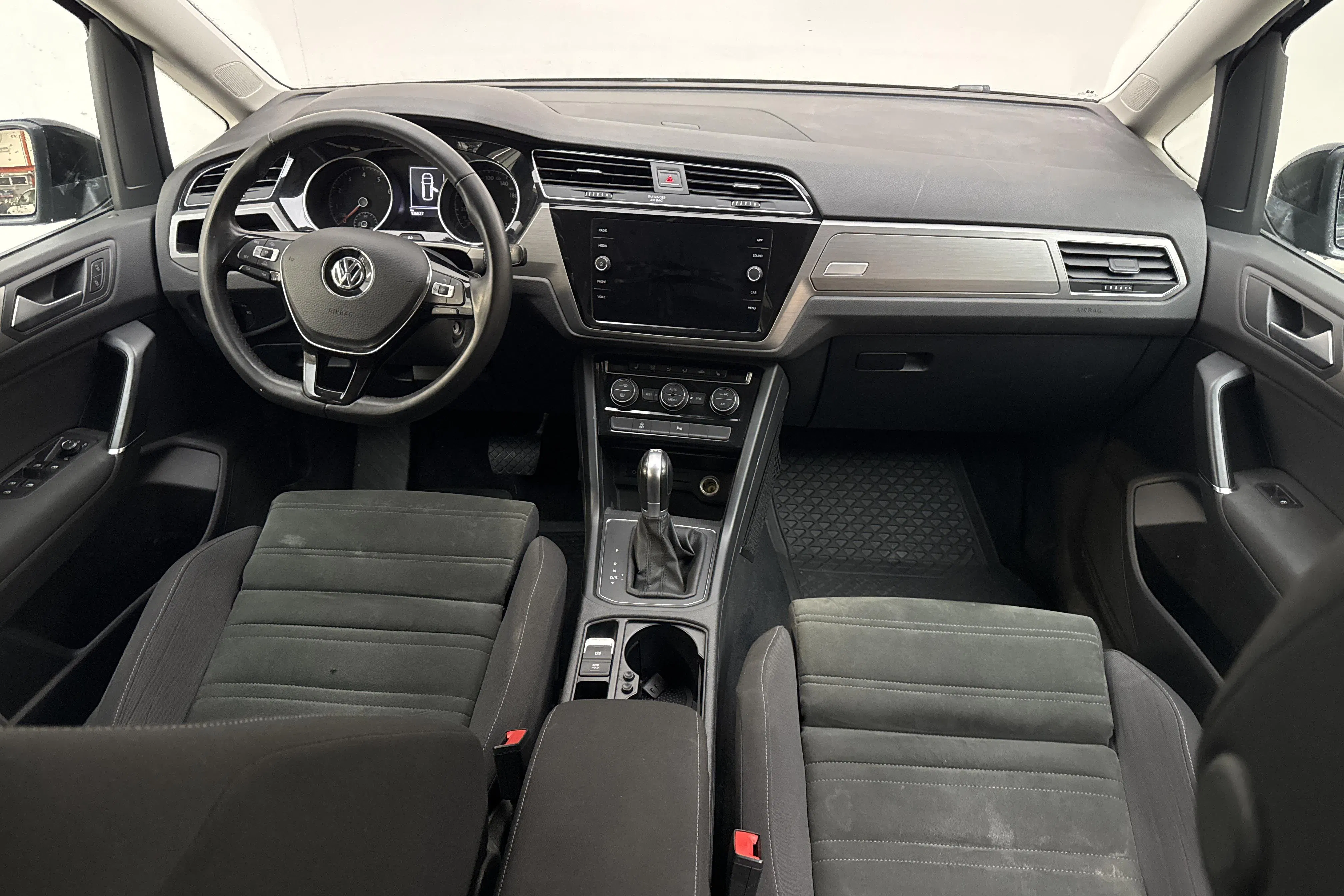 Presentation photo 2 of 16: VW Touran 1.4 TSI (150hk) - 13 662 Scandinavian mile - Automatic - black - 2018