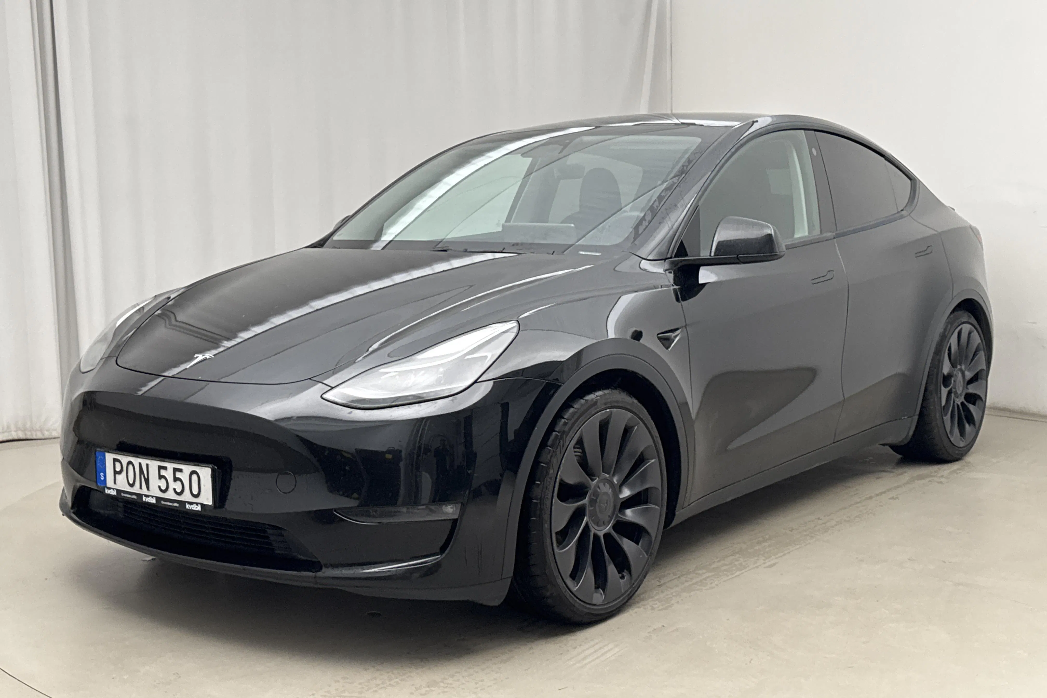Presentationsfoto 1 av 18: Tesla Model Y Performance Dual Motor AWD - 10 797 mil - Automat - svart - 2023