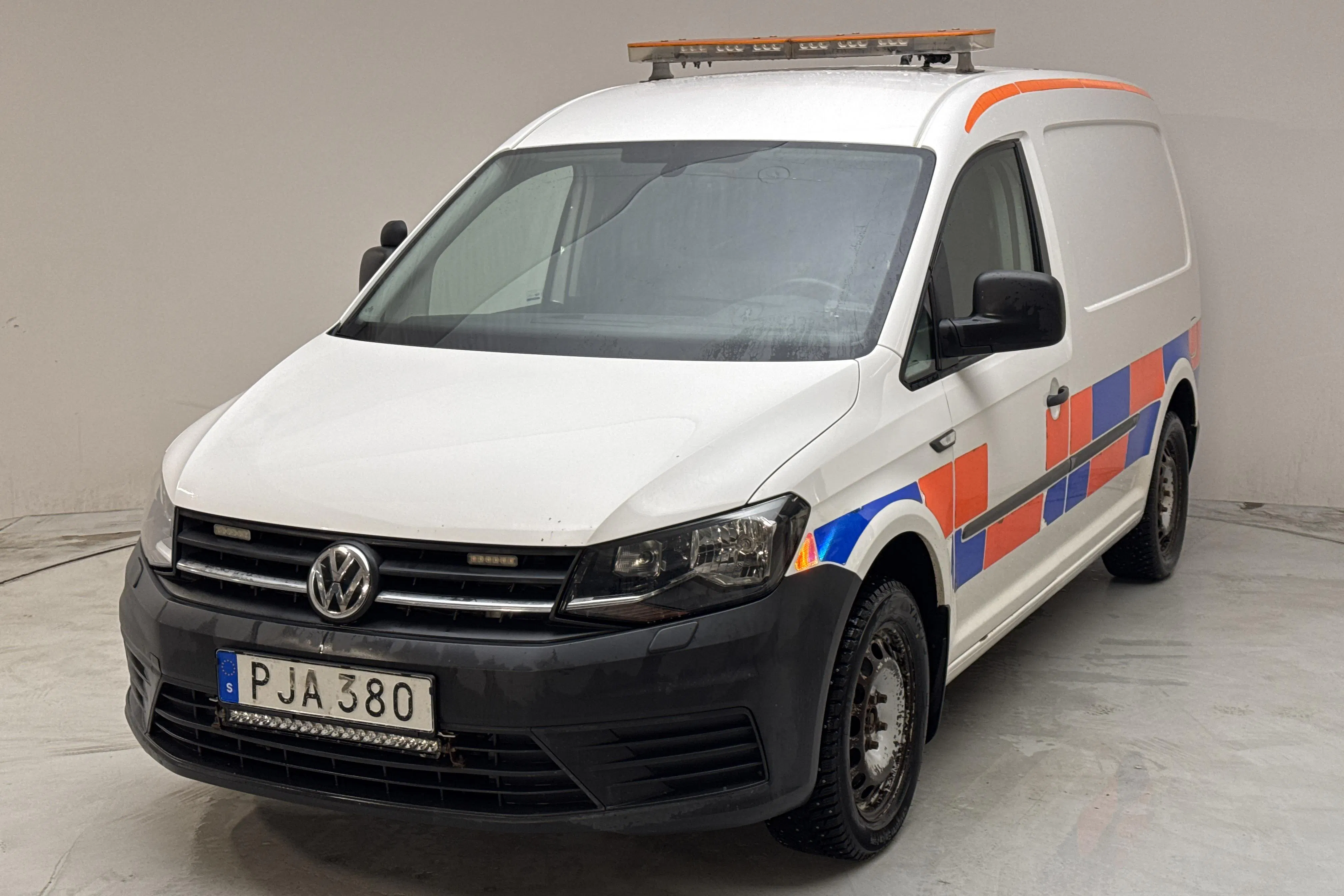 Presentation photo 1 of 13: VW Caddy Maxi  2.0 TDI (150hk) - 151 080 km - Automatic - white - 2017