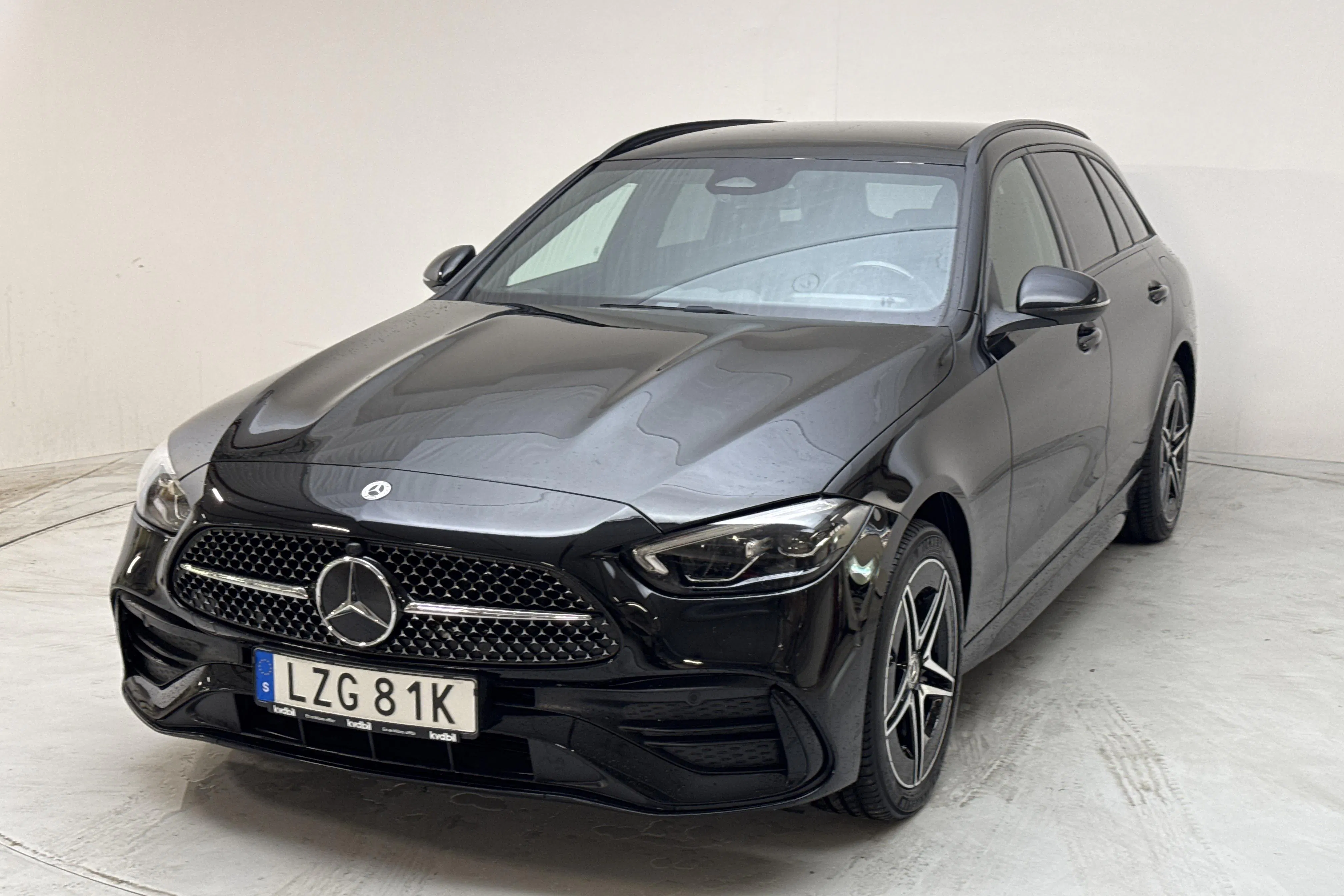 Presentation photo 1 of 18: Mercedes C 300 e Kombi S206 (333hk) - 40 230 km - Automatic - black - 2024