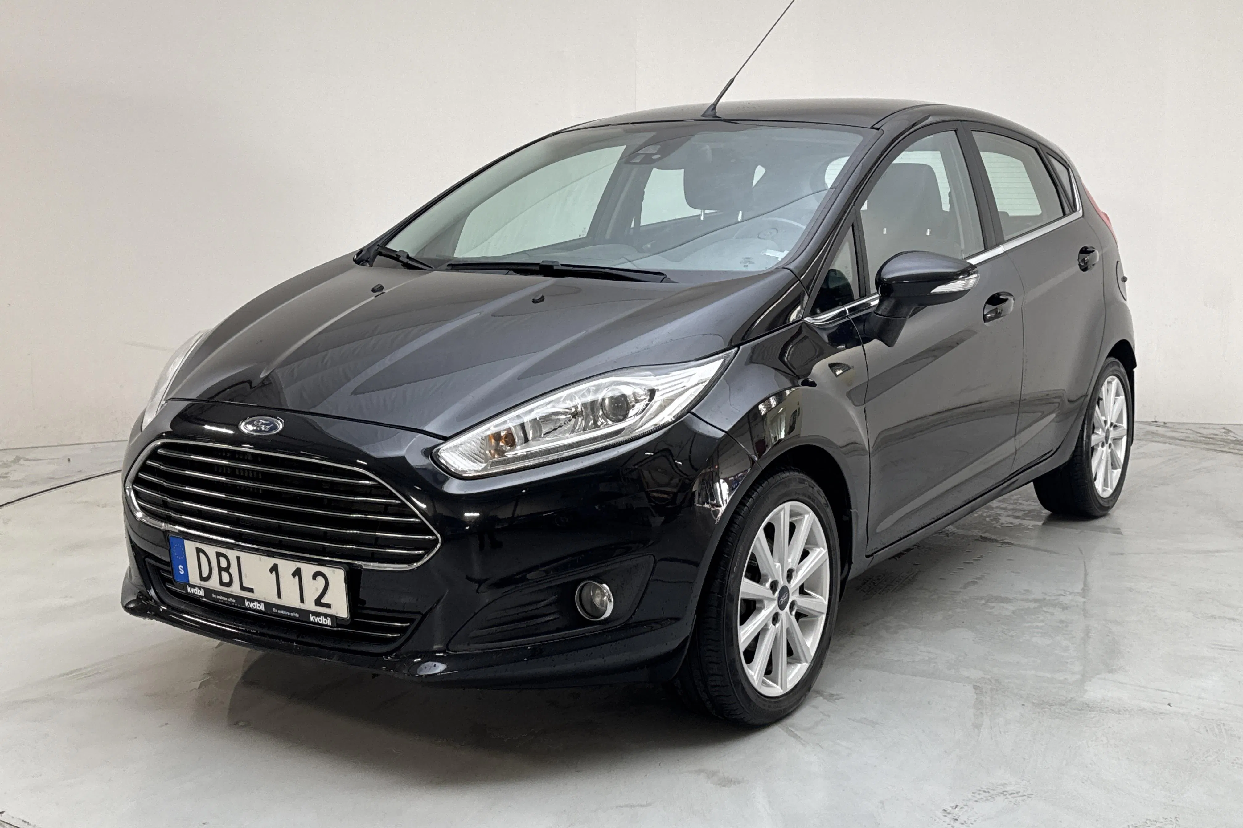 Presentation photo 1 of 12: Ford Fiesta 1.0T EcoBoost 5dr (100hk) - 60 310 km - Manual - black - 2016