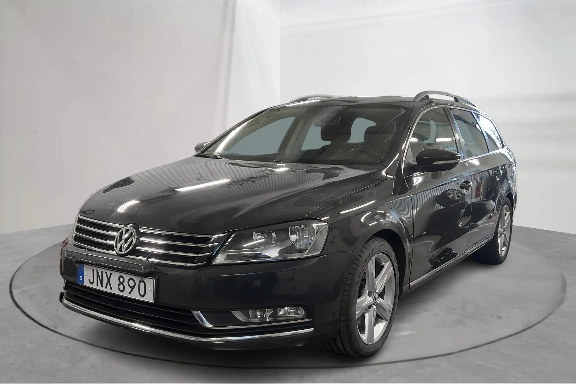 Presentationsfoto 1 av 16: VW Passat 2.0 TDI BlueMotion Technology Variant 4Motion (177hk) - 14 921 mil - Automat - Mörkgrå - 2015