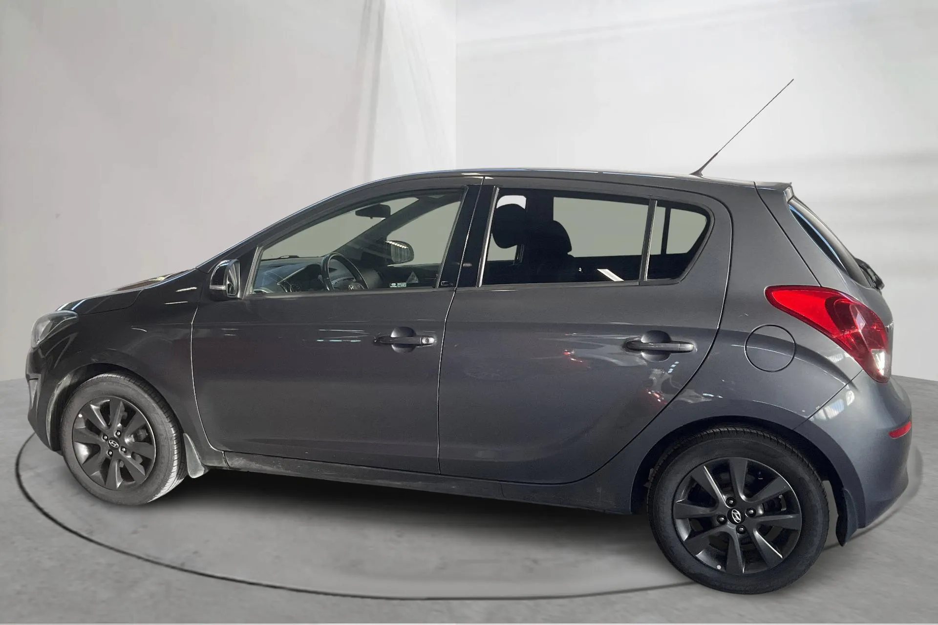Presentationsfoto 2 av 13: Hyundai i20 1.2 (85hk) - 10 151 mil - Manuell - Mörkgrå - 2015