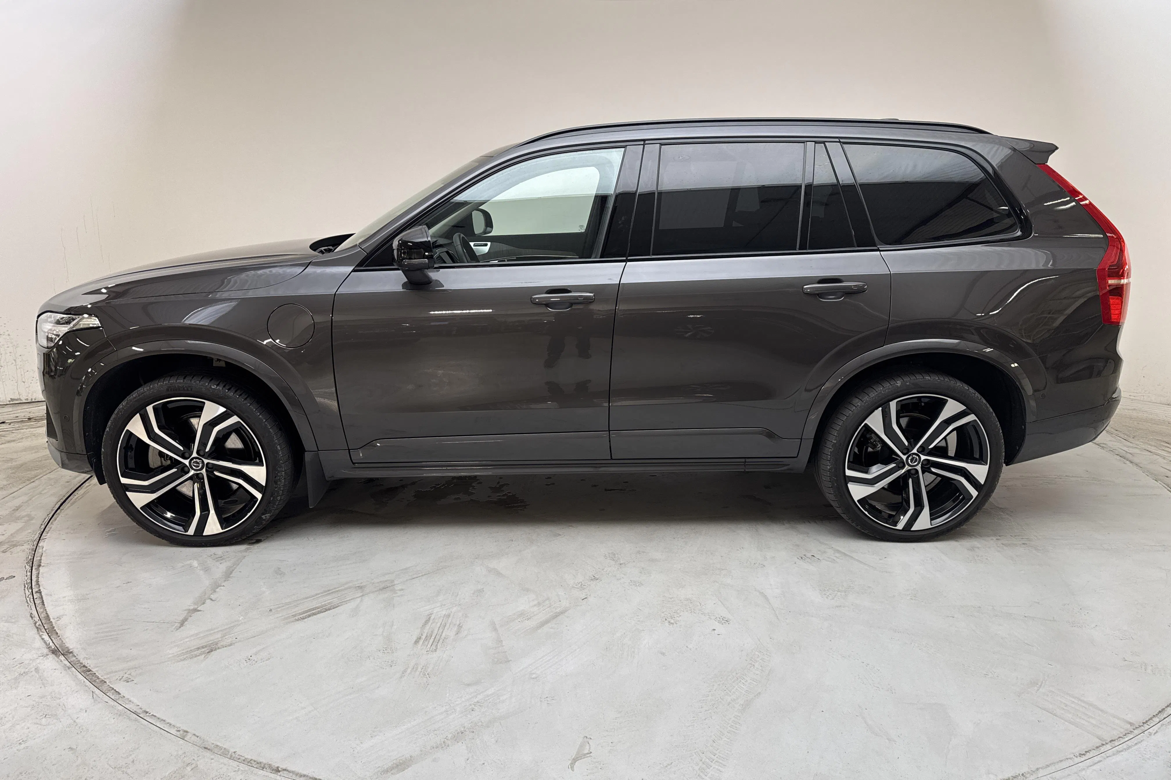 Presentationsfoto 2 av 21: Volvo XC90 T8 AWD Recharge (455hk) - 5 803 mil - Automat - grå - 2024