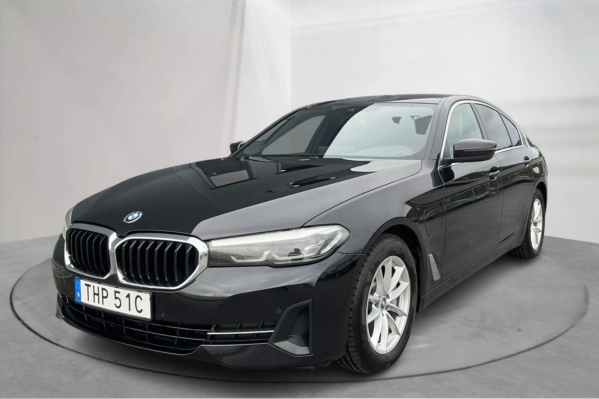 Presentation photo 1 of 19: BMW 530e Sedan, G30 12kWh LCI (292hk) - 137 490 km - Automatic - black - 2023