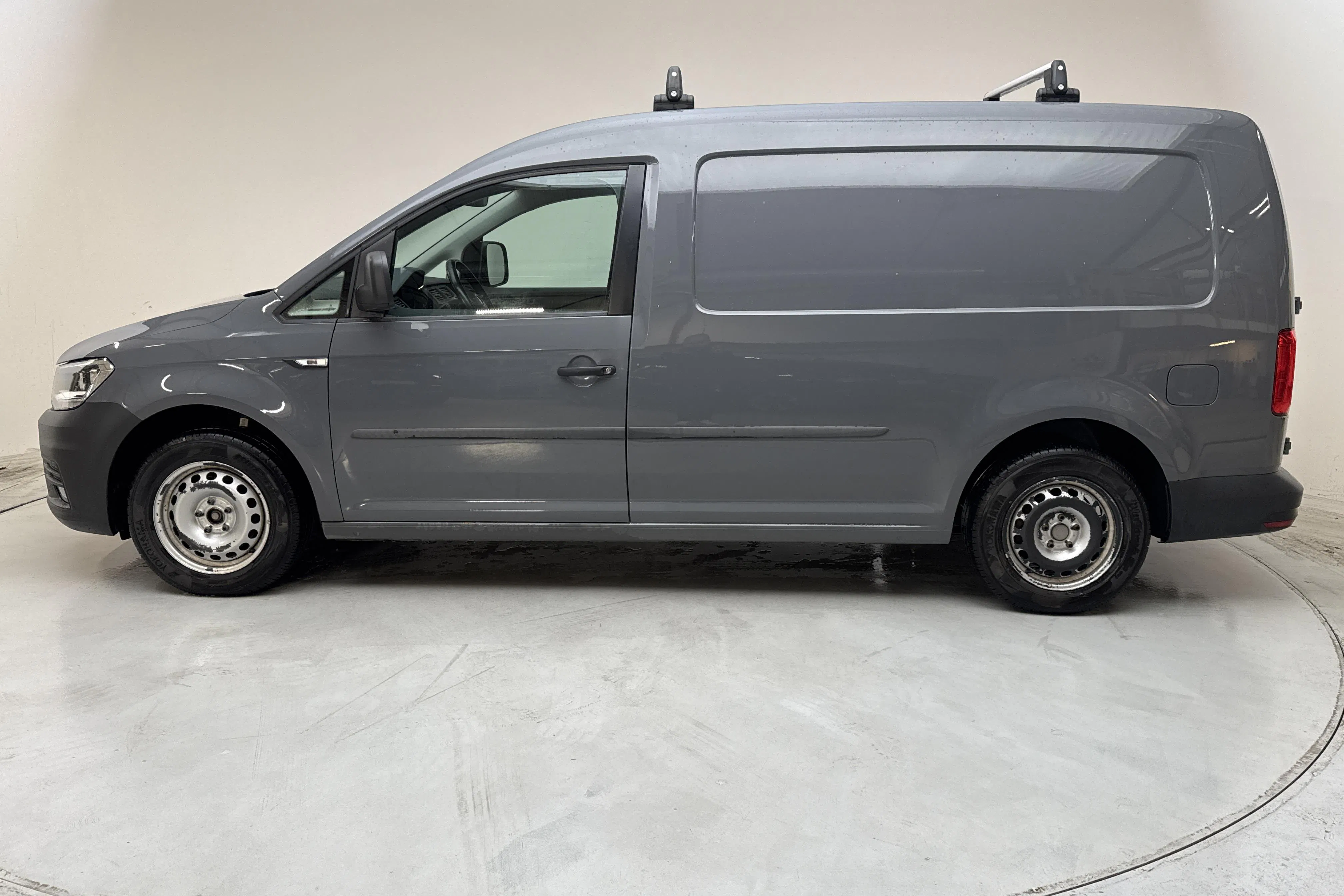 Presentationsfoto 2 av 11: VW Caddy Maxi 1.0 TSI (102hk) - 8 510 mil - Manuell - grå - 2020