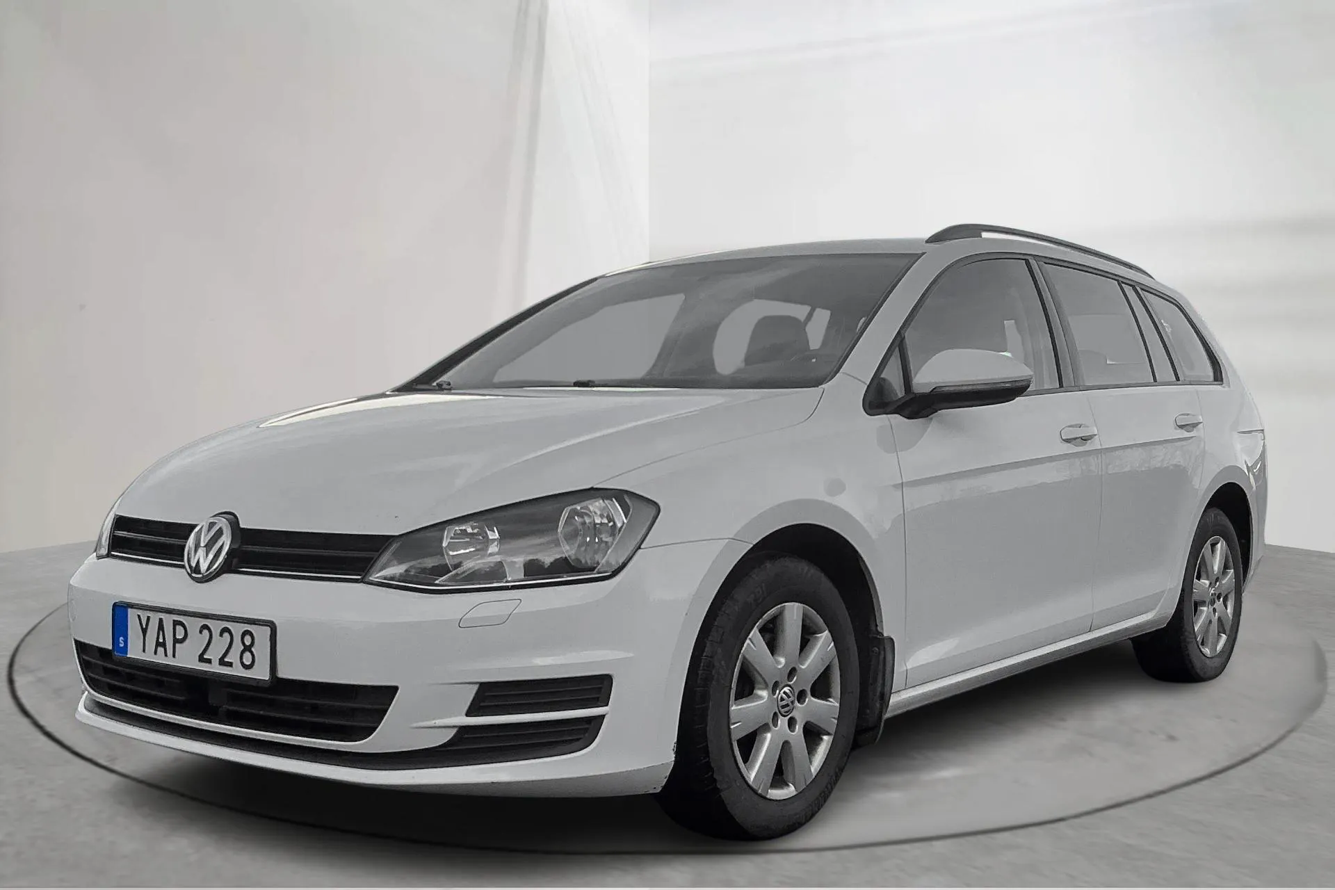 Presentation photo 1 of 15: VW Golf VII 1.6 TDI BlueMotion Sportscombi 4Motion (110hk) - 148 550 km - Manual - white - 2016
