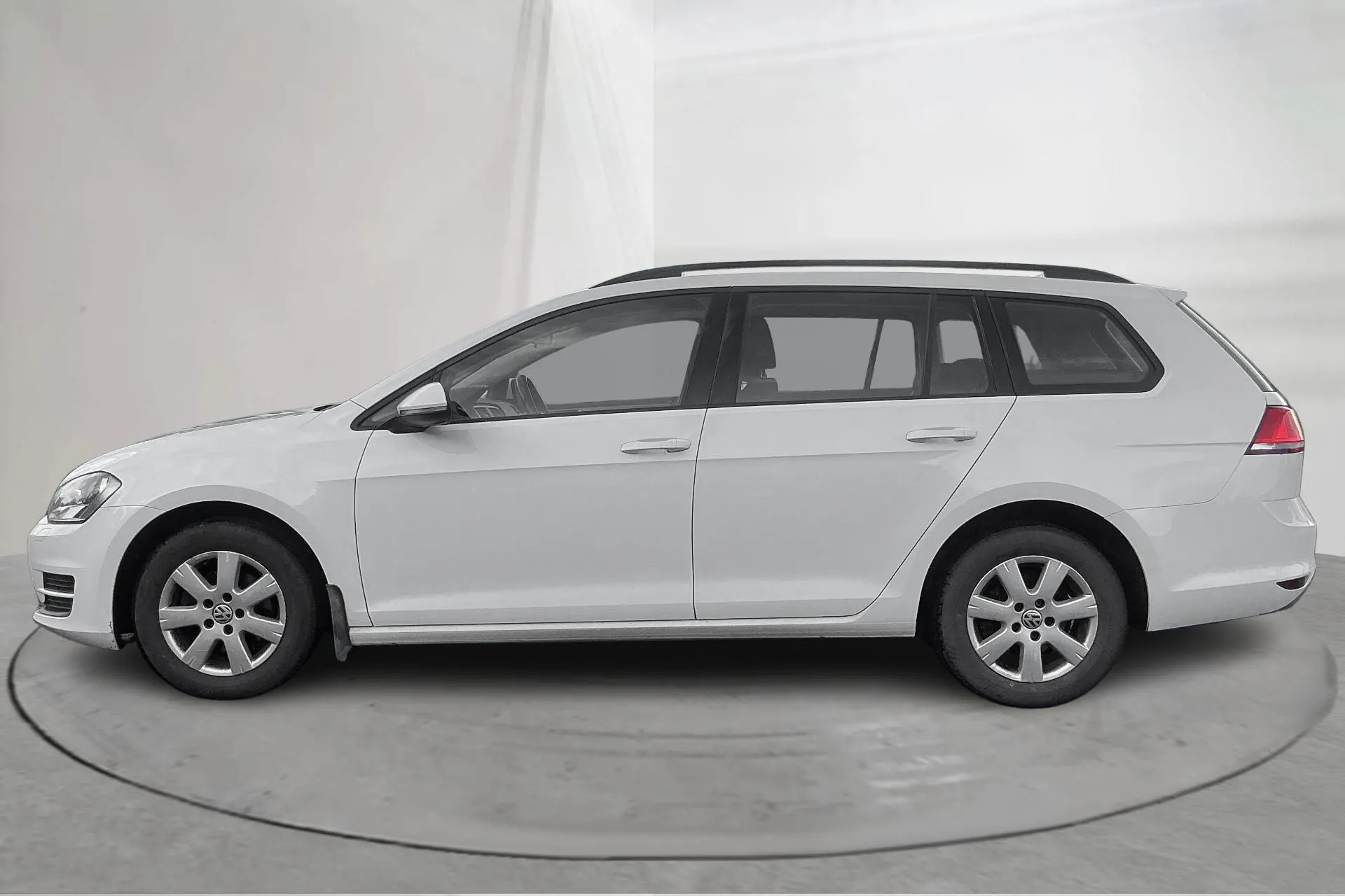 Presentation photo 2 of 15: VW Golf VII 1.6 TDI BlueMotion Sportscombi 4Motion (110hk) - 148 550 km - Manual - white - 2016