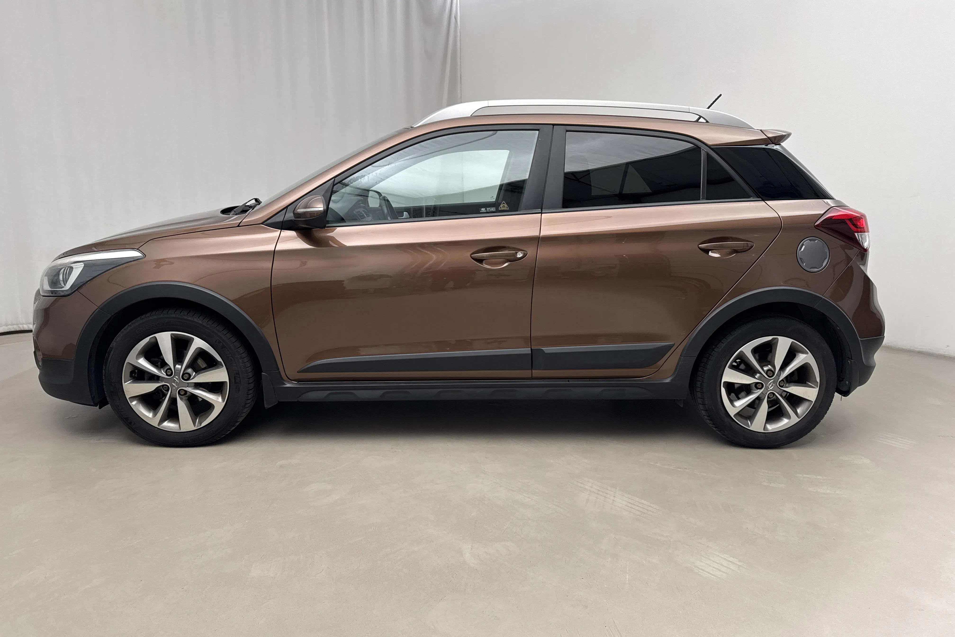 Presentation photo 2 of 14: Hyundai i20 Active 1.4 (100hk) - 76 210 km - Automatic - brown - 2017