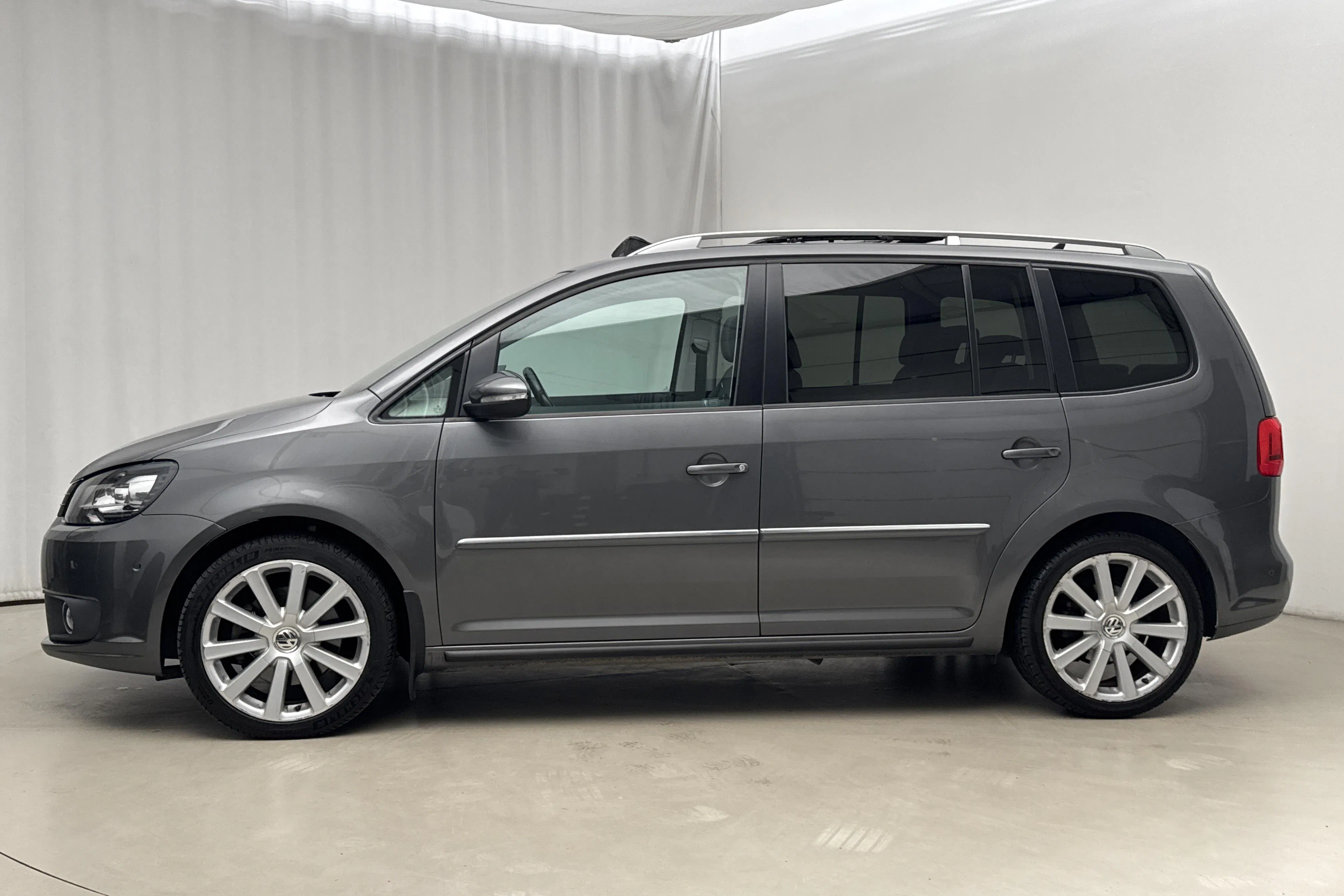 Presentation photo 2 of 22: VW Touran 2.0 TDI GT (170hk) - 128 680 km - Automatic - dark grey - 2012