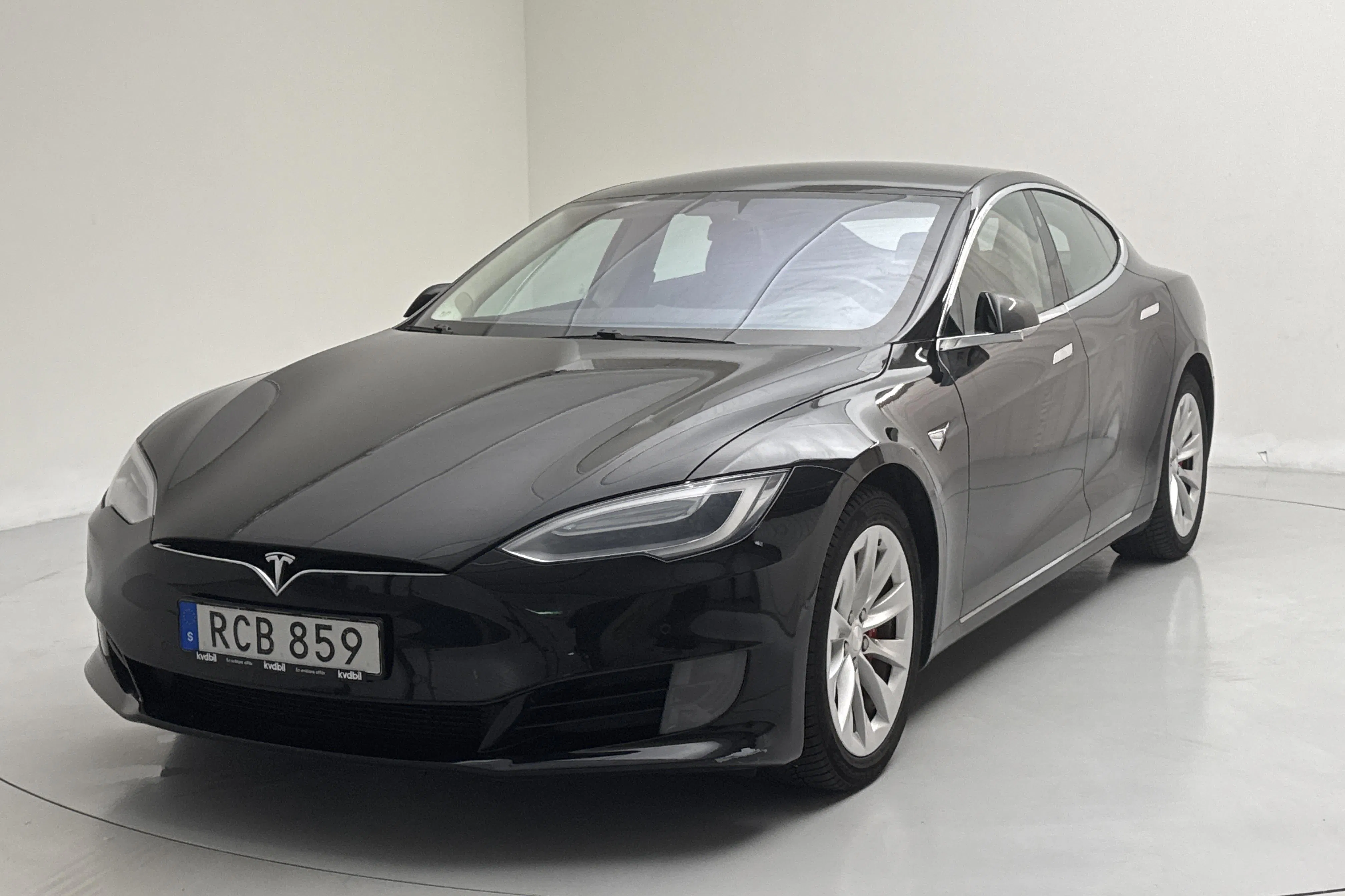 Presentationsfoto 1 av 17: Tesla Model S P100D - 22 799 mil - Automat - svart - 2017