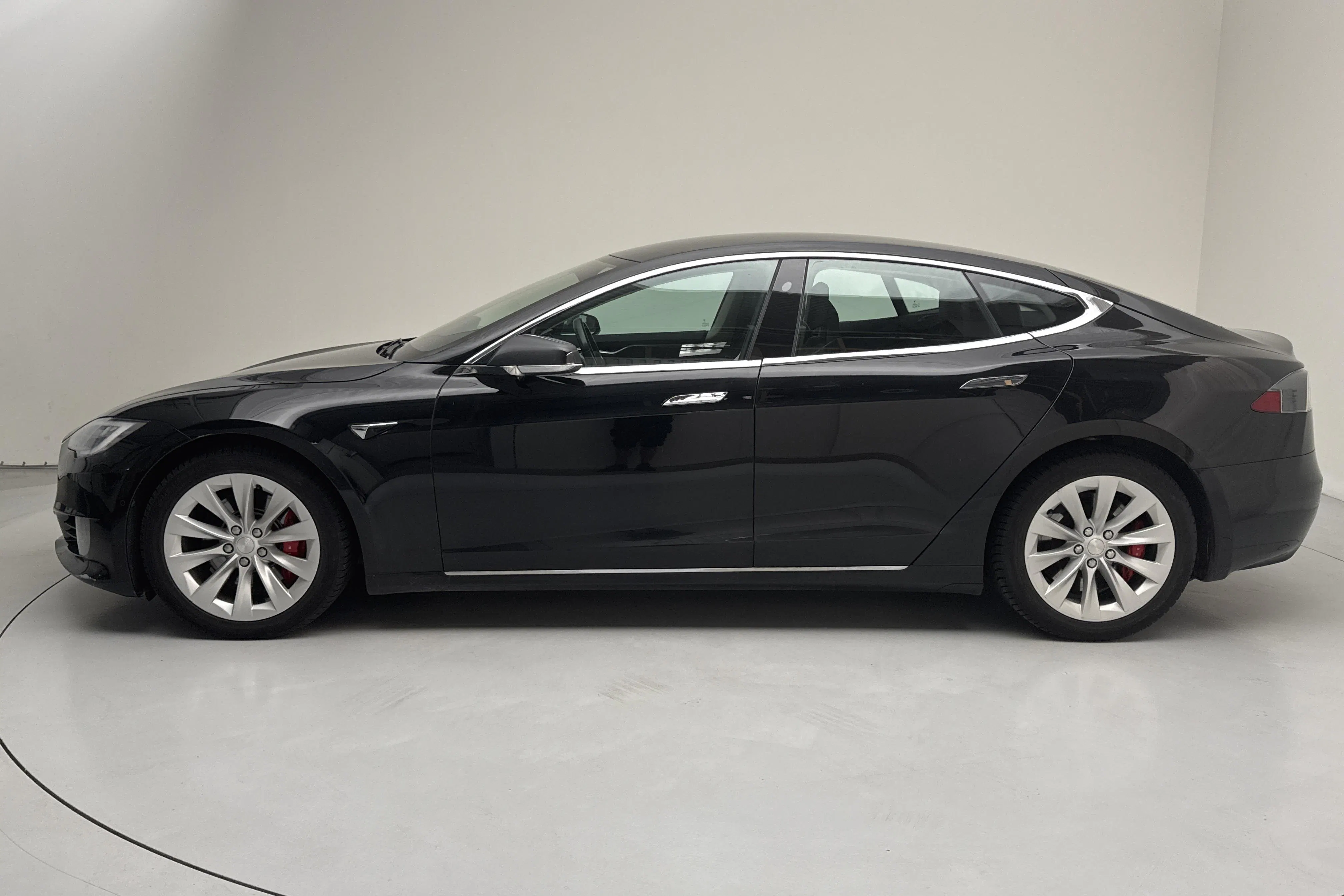 Presentationsfoto 2 av 17: Tesla Model S P100D - 22 799 mil - Automat - svart - 2017