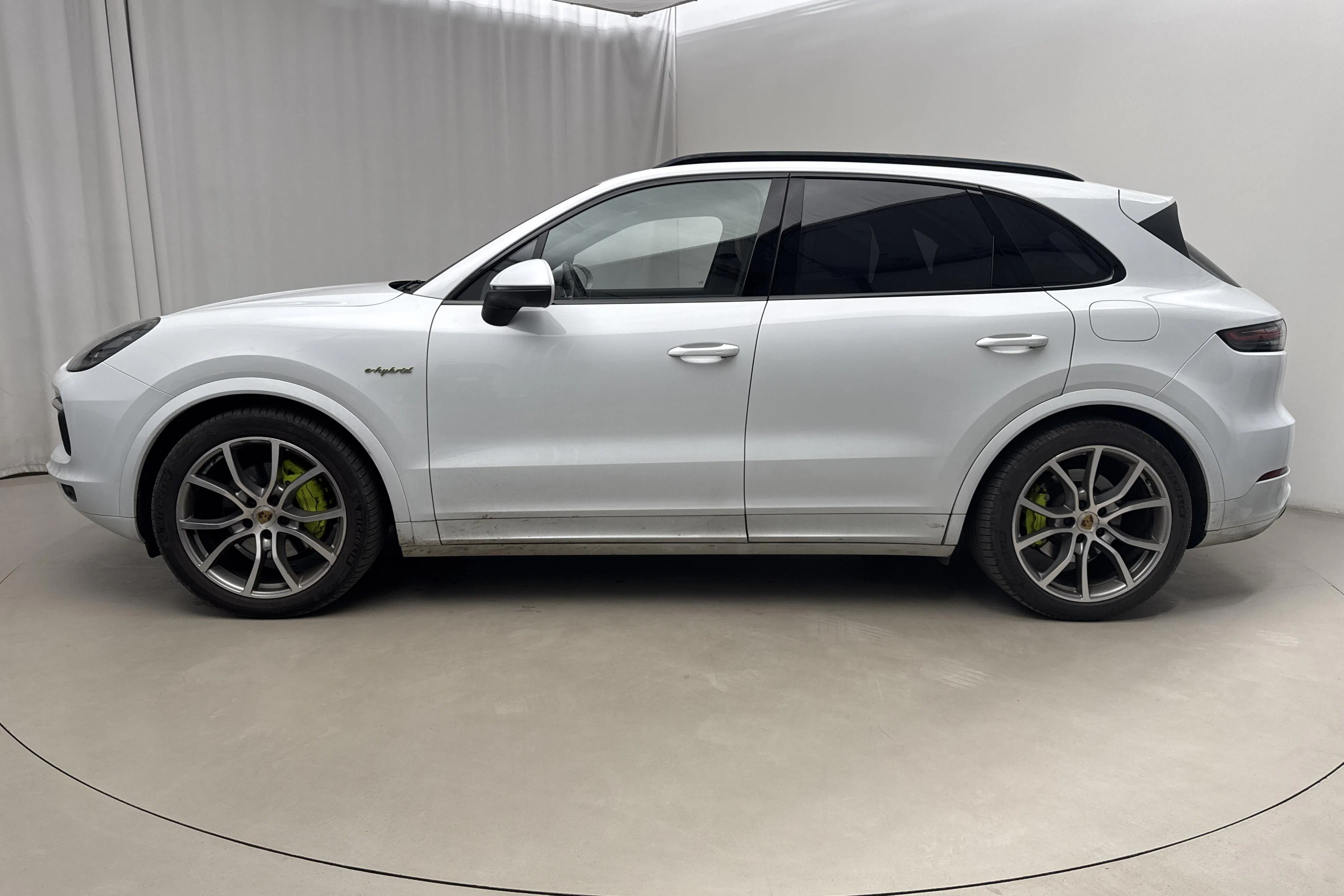 Presentation photo 2 of 23: Porsche Cayenne E-hybrid (462hk) - 95 360 km - Automatic - white - 2023