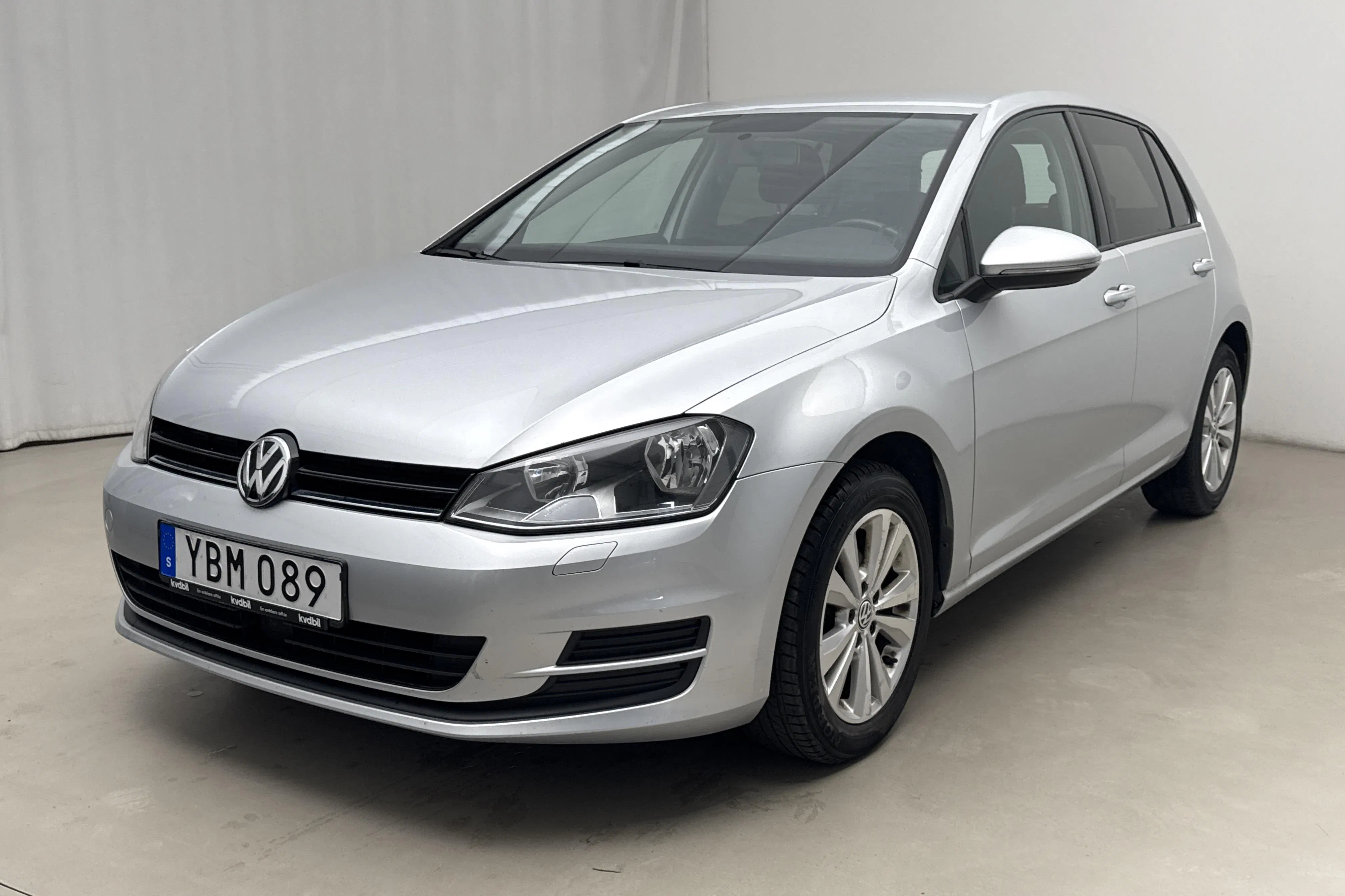 Presentationsfoto 1 av 15: VW Golf VII 1.2 TSI 5dr (110hk) - 10 158 mil - Manuell - silver - 2016
