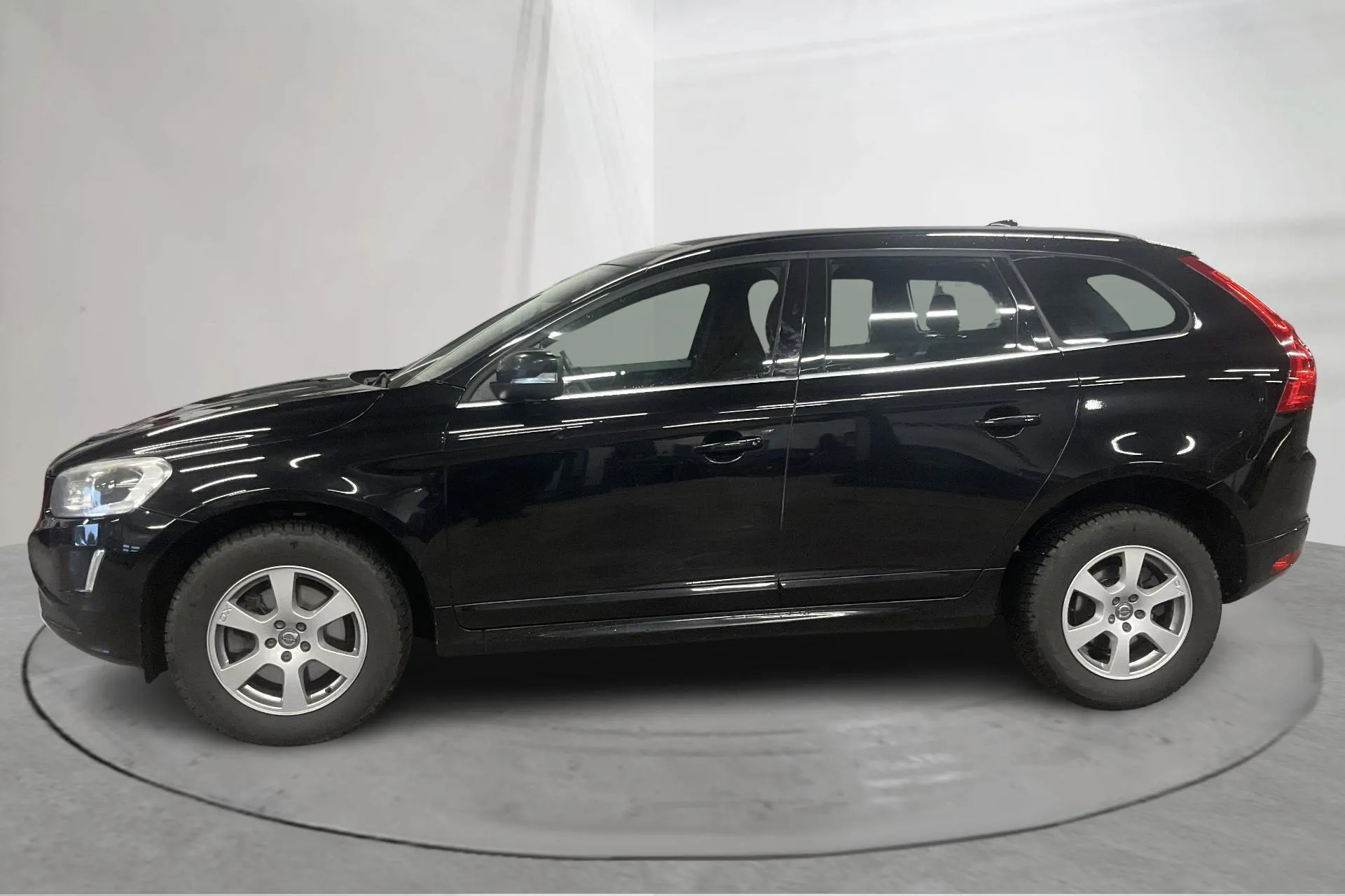 Presentationsfoto 2 av 14: Volvo XC60 D4 2WD (190hk) - 19 463 mil - Automat - svart - 2016