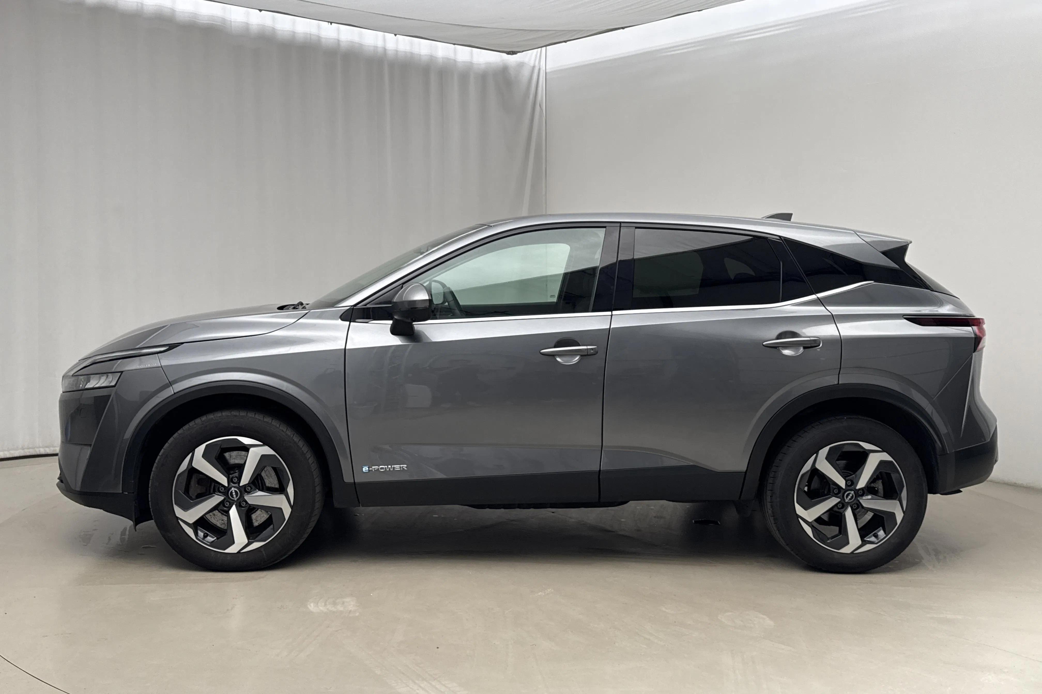 Presentation photo 2 of 17: Nissan Qashqai e-power (190hk) - 44 650 km - Automatic - gray - 2023