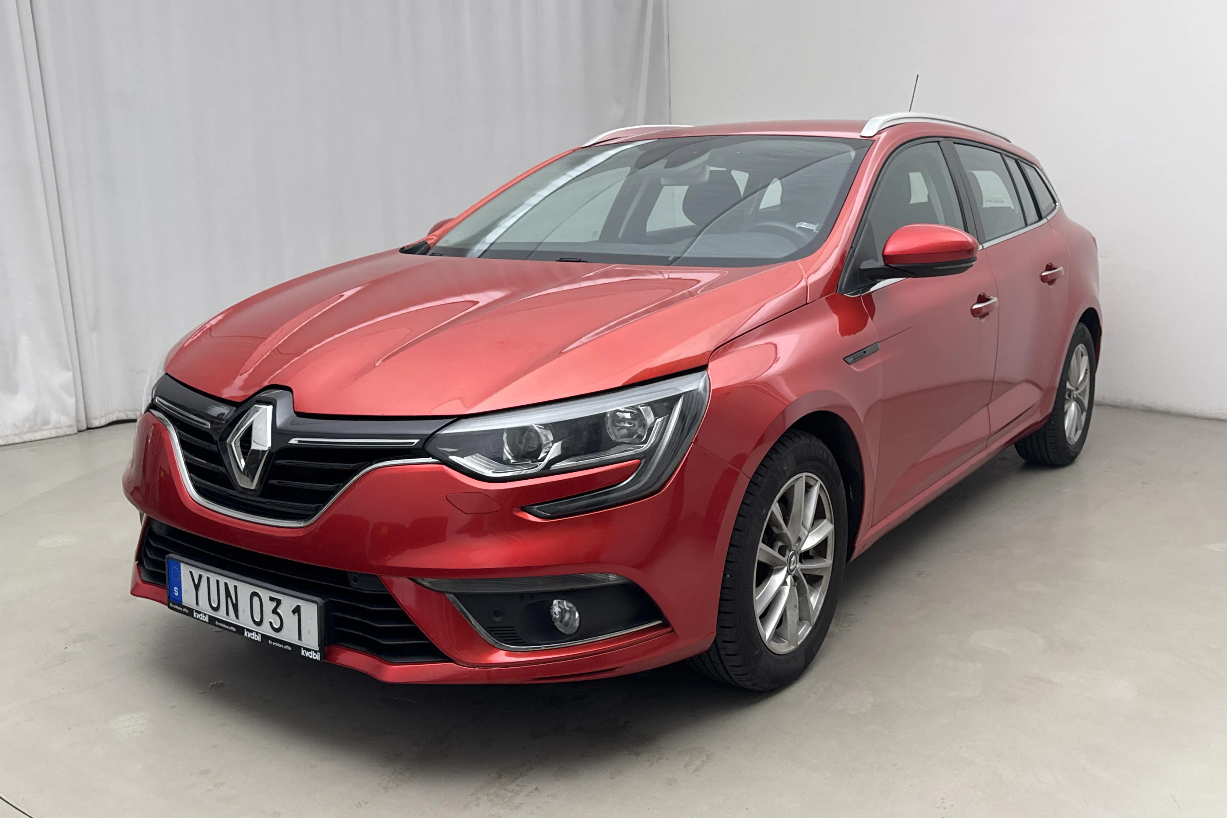 Presentationsfoto 1 av 15: Renault Mégane 1.2 TCe Sport Tourer (130hk) - 7 608 mil - Manuell - röd - 2018