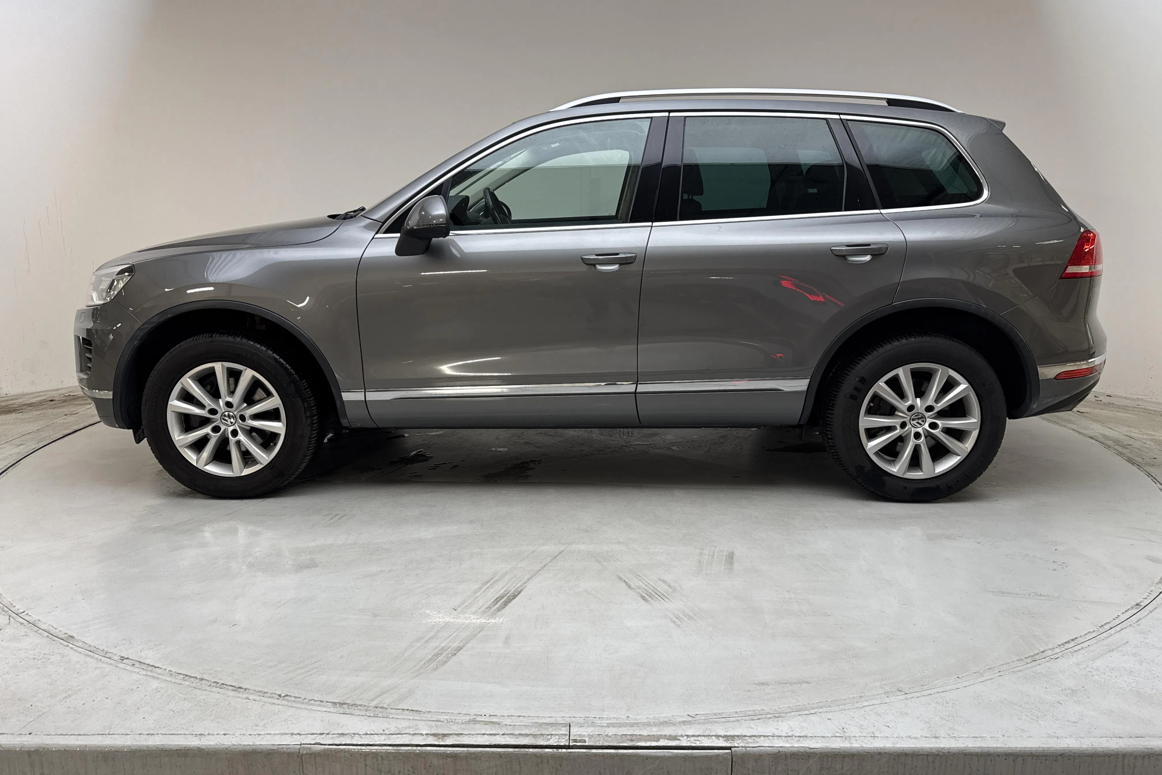 Presentationsfoto 2 av 13: VW Touareg 3.0 TDI BlueMotion Technology (204hk) - 17 165 mil - Automat - grå - 2017