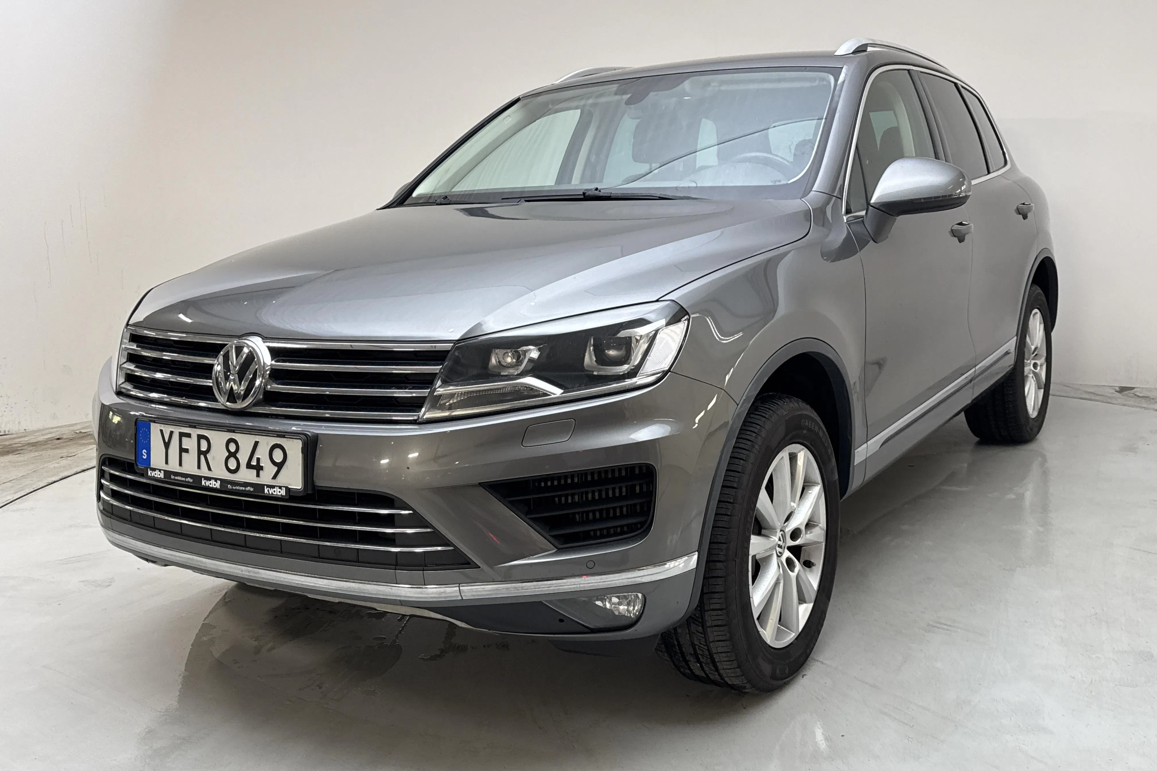 Presentationsfoto 1 av 13: VW Touareg 3.0 TDI BlueMotion Technology (204hk) - 17 165 mil - Automat - grå - 2017