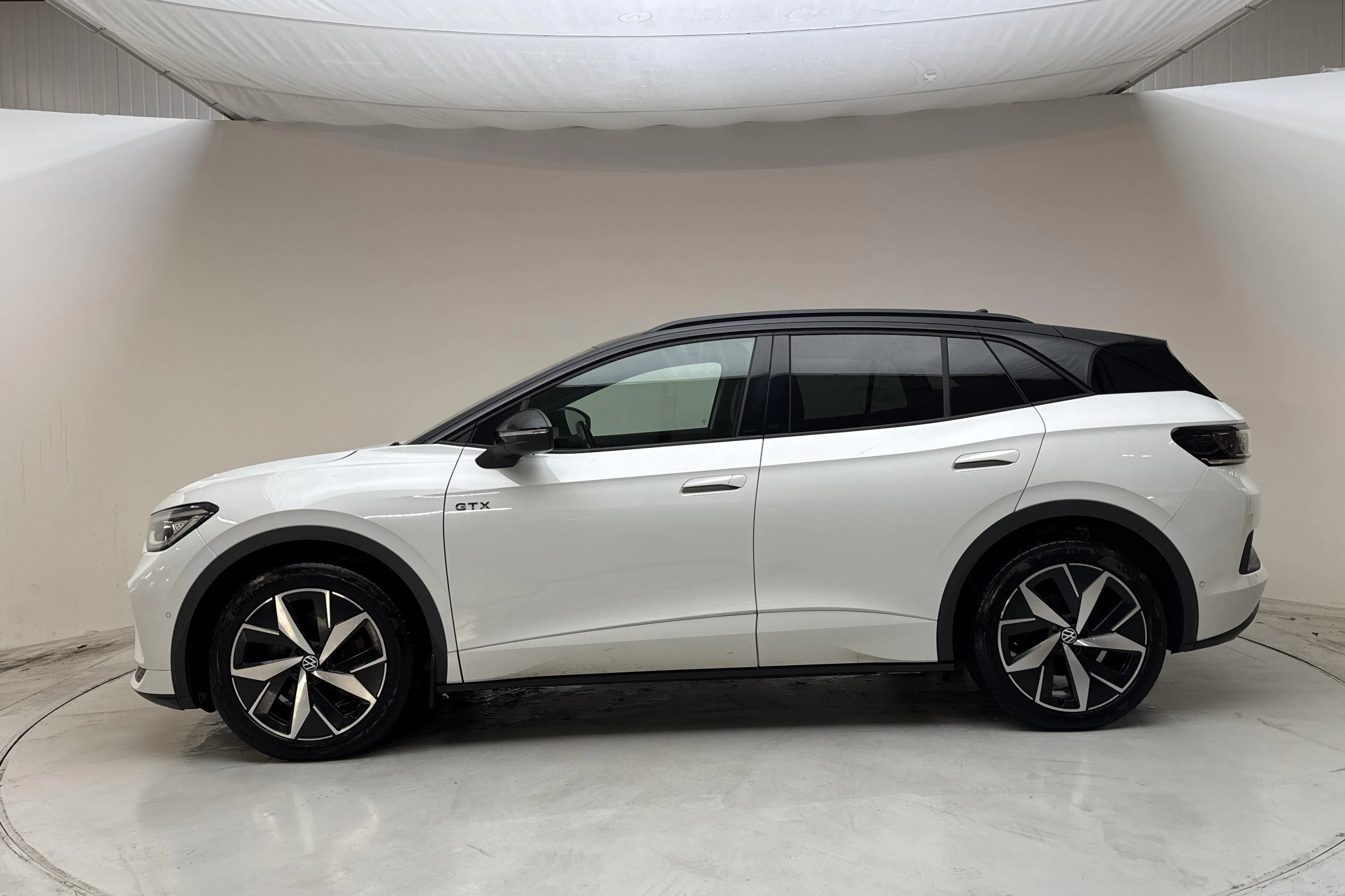 Presentationsfoto 2 av 18: VW ID.4 GTX 77kWh AWD (299hk) - 16 587 mil - Automat - vit - 2023