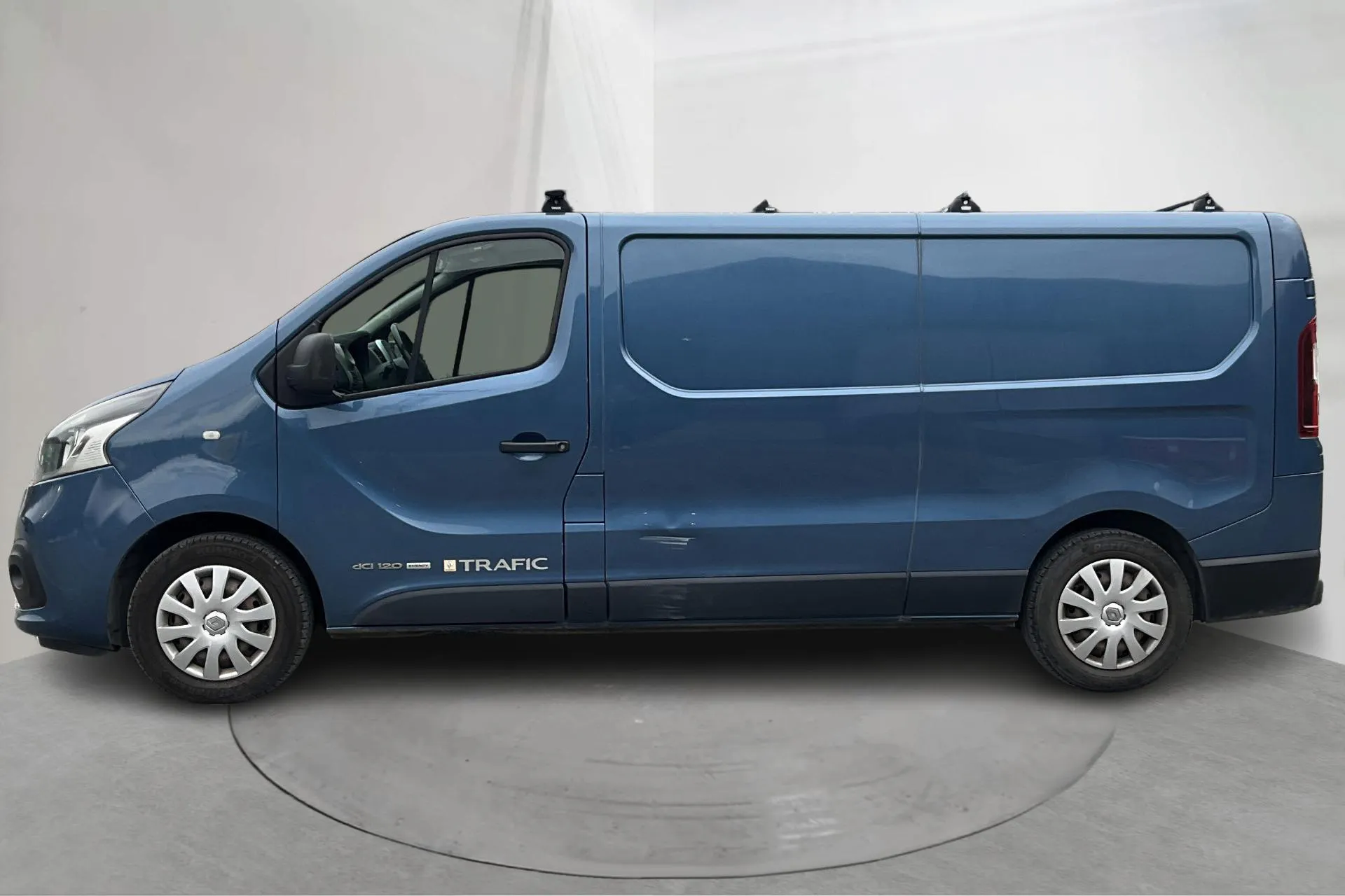 Presentationsfoto 2 av 18: Renault Trafic 1.6 dCi Skåp (120hk) - 10 819 mil - Manuell - blå - 2015