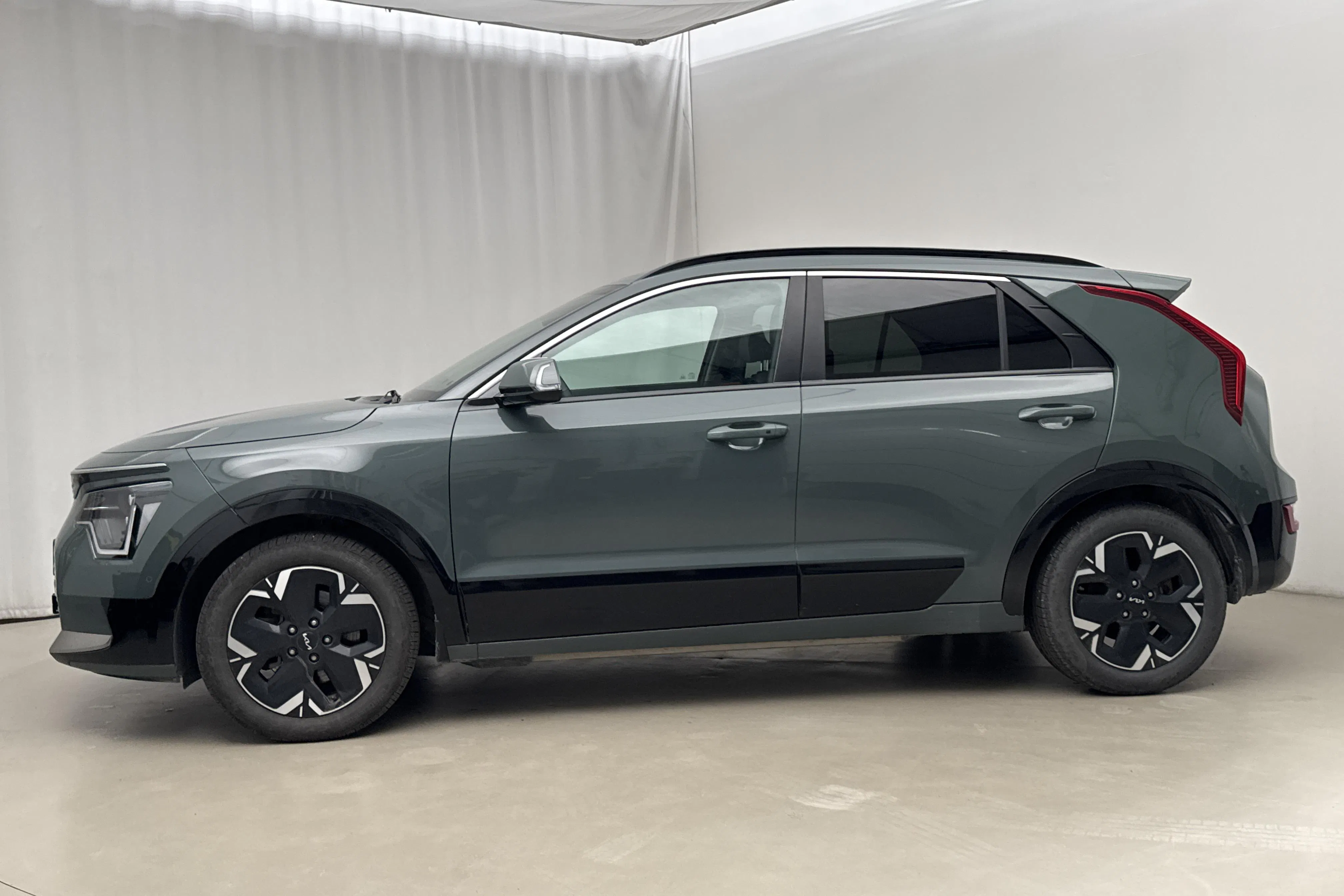 Presentation photo 2 of 23: KIA Niro EV 65kWh (204hk) - 124 970 km - Automatic - green - 2023