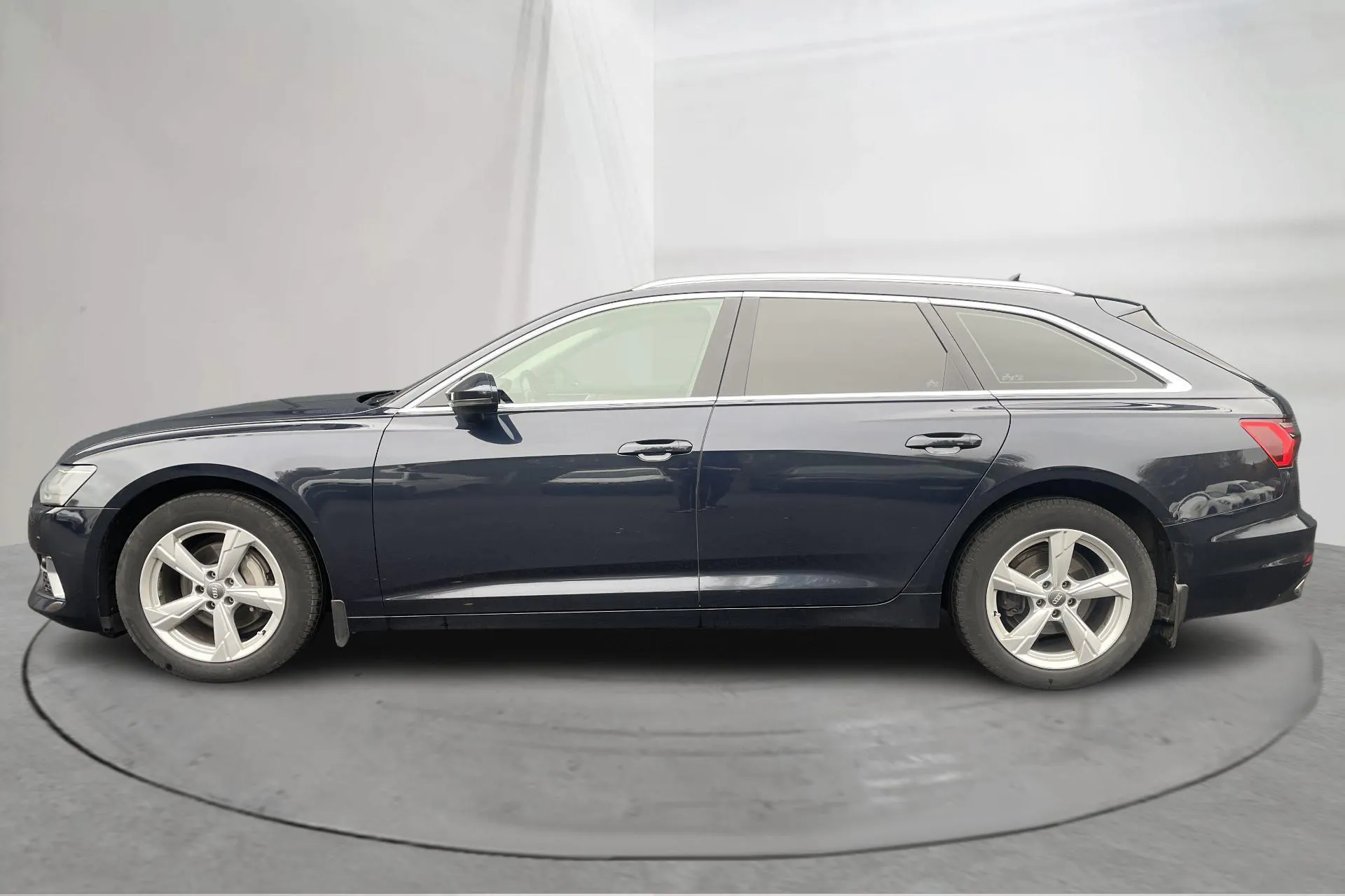 Presentationsfoto 2 av 17: Audi A6 Avant 40 TDI quattro (204hk) - 12 687 mil - Automat - blå - 2019