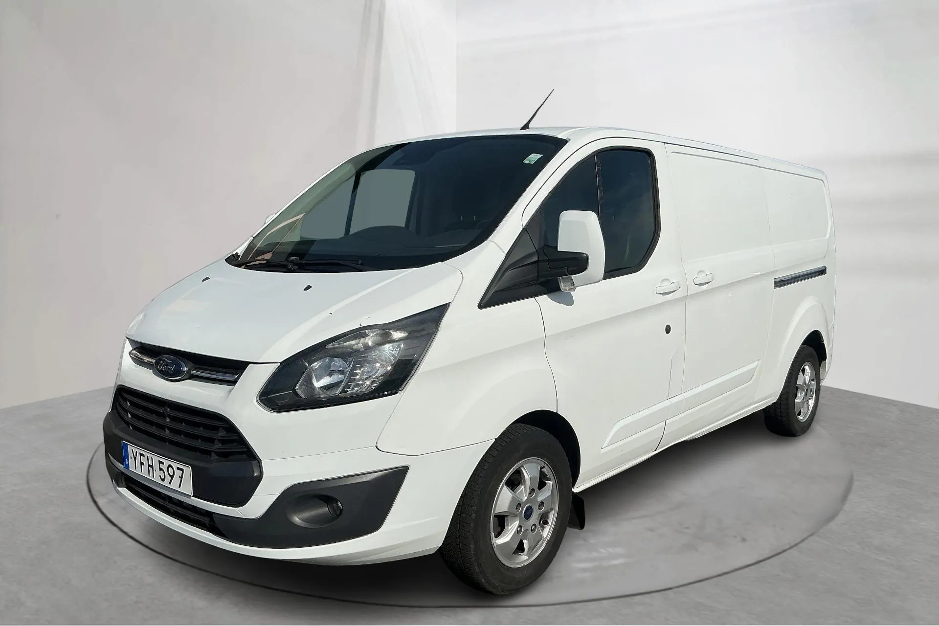 Presentation photo 1 of 15: Ford Transit Custom 300 (170hk) - 132 650 km - Manual - white - 2016