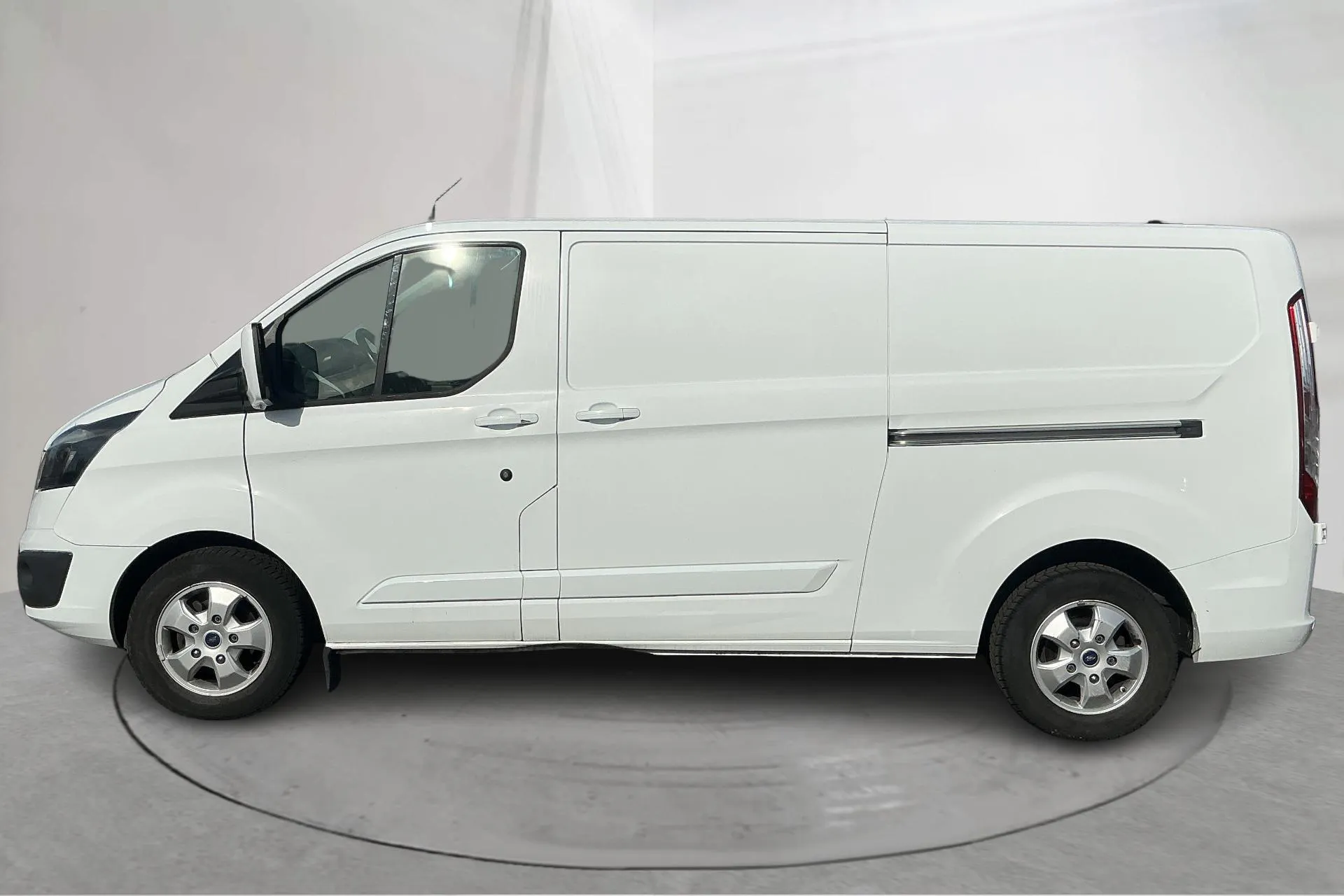 Presentation photo 2 of 15: Ford Transit Custom 300 (170hk) - 132 650 km - Manual - white - 2016