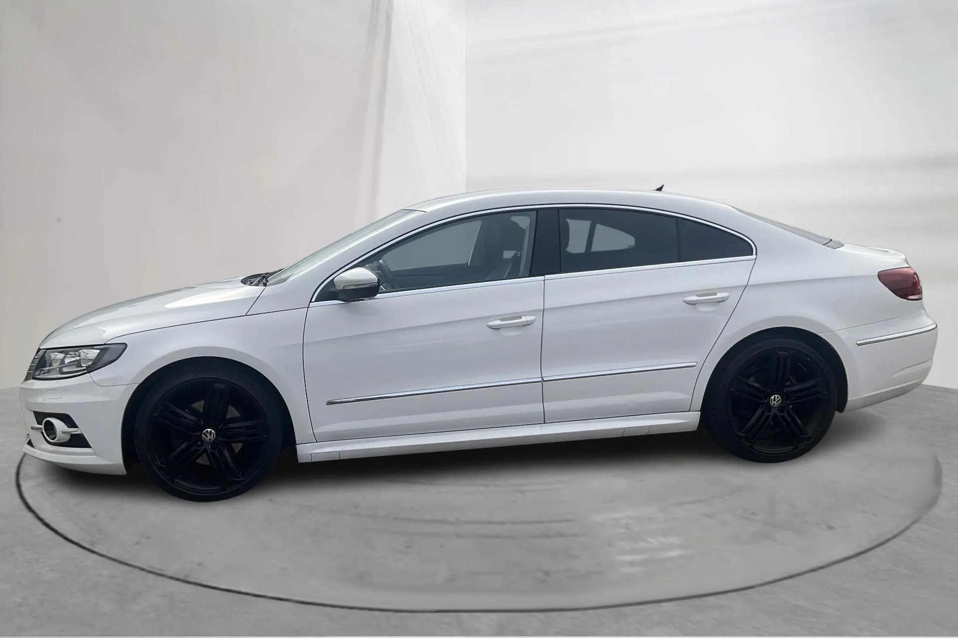 Presentationsfoto 2 av 13: VW CC 2.0 TDI BlueMotion Technology 4Motion (177hk) - 11 913 mil - Automat - vit - 2015