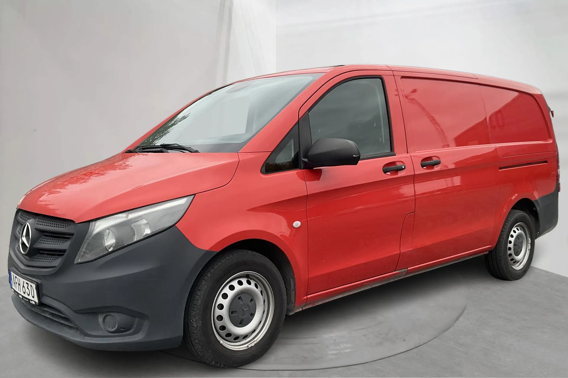 Presentation photo 1 of 16: Mercedes Vito 111 CDI W640 (114hk) - 144 970 km - Manual - red - 2015