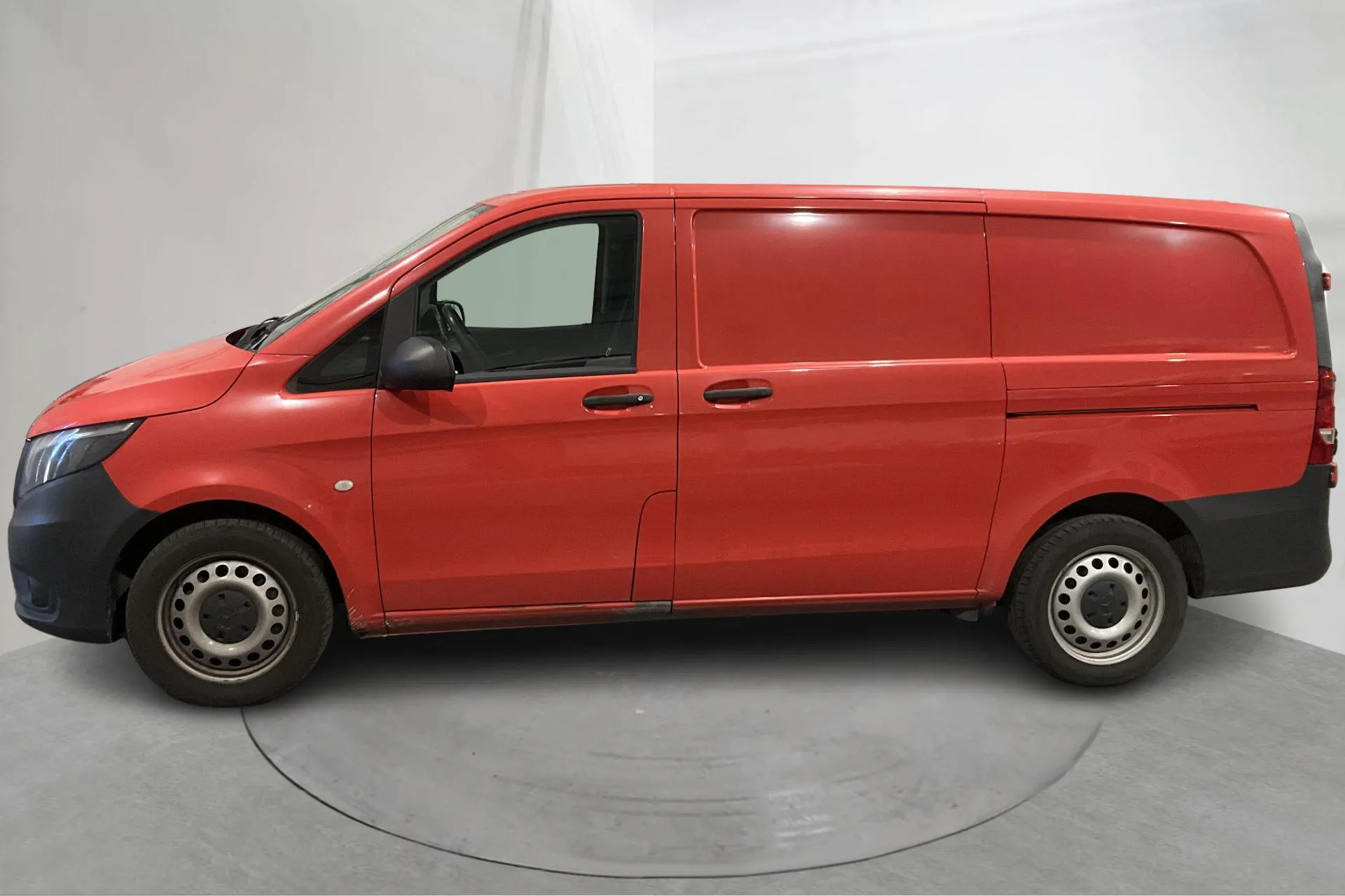 Presentation photo 2 of 17: Mercedes Vito 114 CDI 4MATIC W640 (136hk) - 205 650 km - Automatic - red - 2018