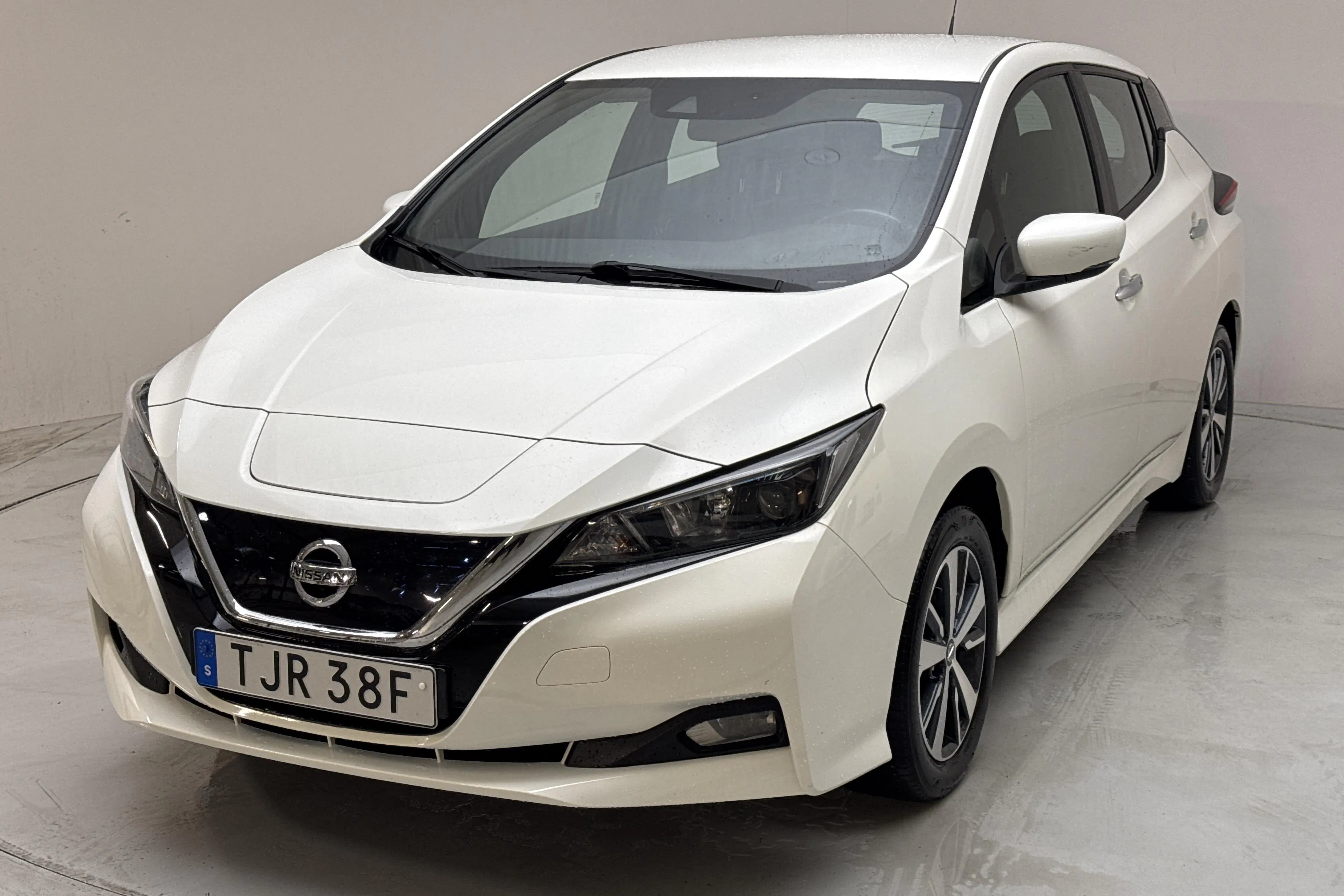 Presentationsfoto 1 av 15: Nissan LEAF 5dr 40kWh (150hk) - 5 103 mil - Automat - vit - 2022